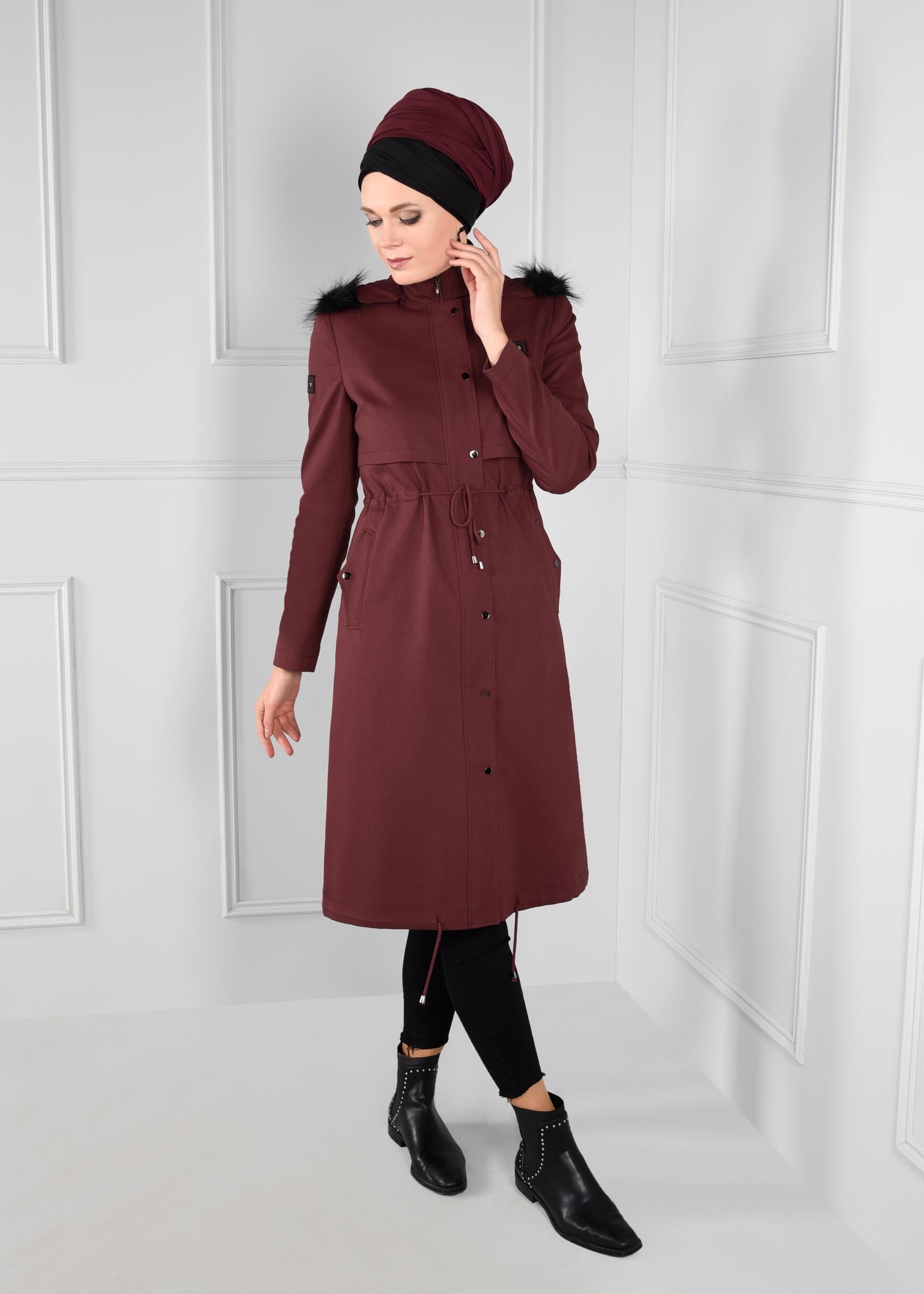 Tesettür giyim BORDO BELDEN BÜZGÜLÜ ÇITÇITLI TRENÇKOT 1171