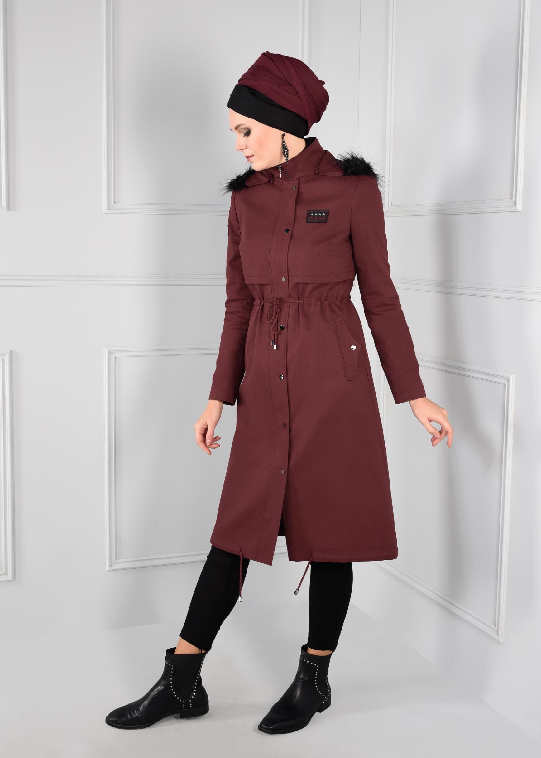 Tesettür giyim BORDO BELDEN BÜZGÜLÜ ÇITÇITLI TRENÇKOT 1171