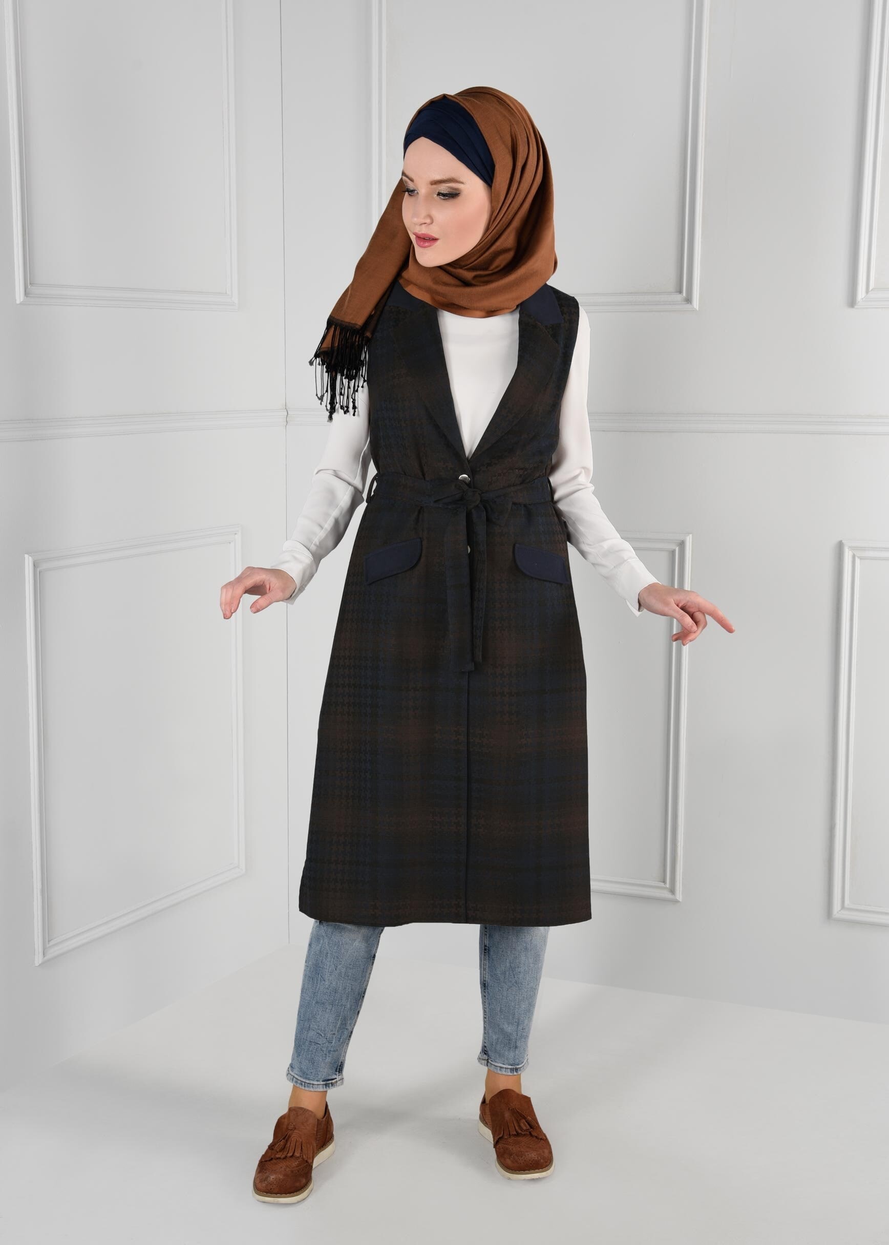 Tesettür giyim LACİVERT YANLARI YIRTMAÇLI EKOSE KUŞAKLI YELEK 4052 