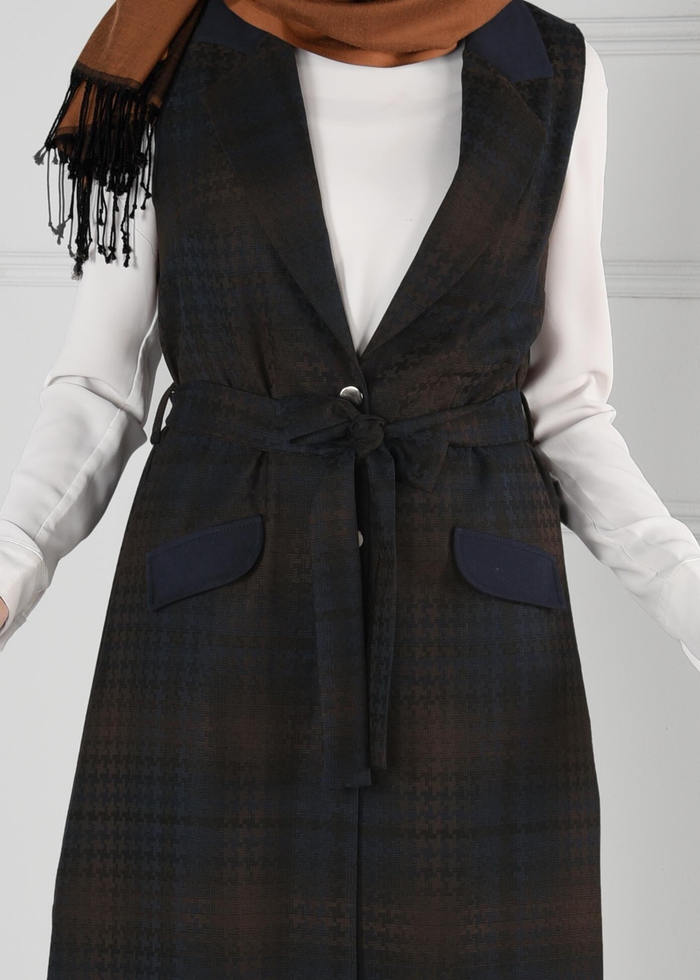 Tesettür giyim LACİVERT YANLARI YIRTMAÇLI EKOSE KUŞAKLI YELEK 4052 