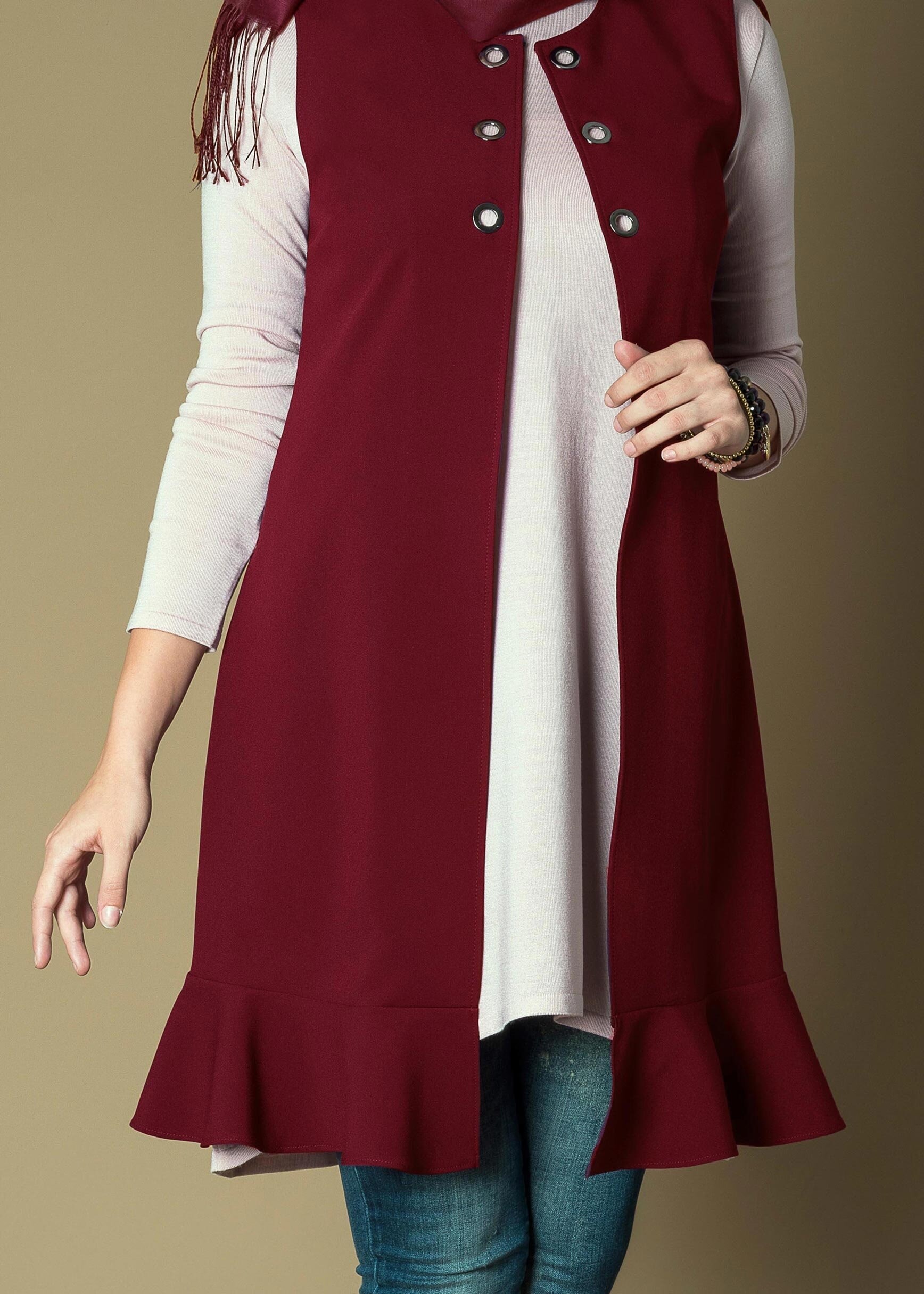 Tesettür giyim BORDO KUŞ GÖZÜ DETAYLI VOLANLI YELEK 4671