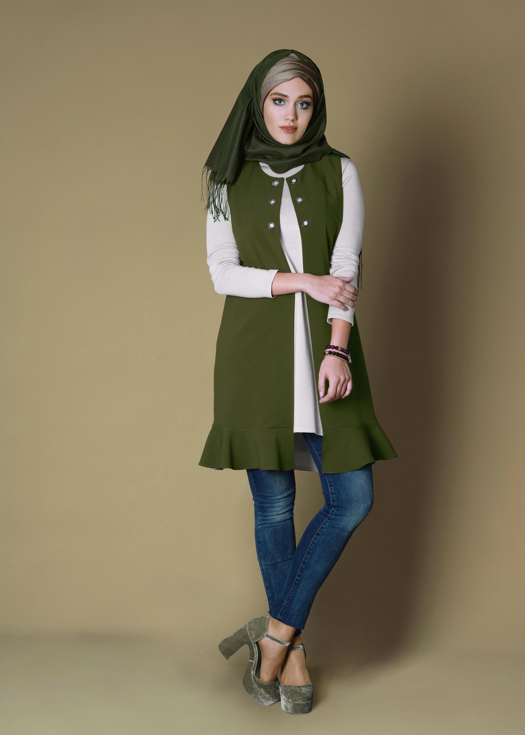 Tesettür giyim HAKİ KUŞ GÖZÜ DETAYLI VOLANLI YELEK 4671