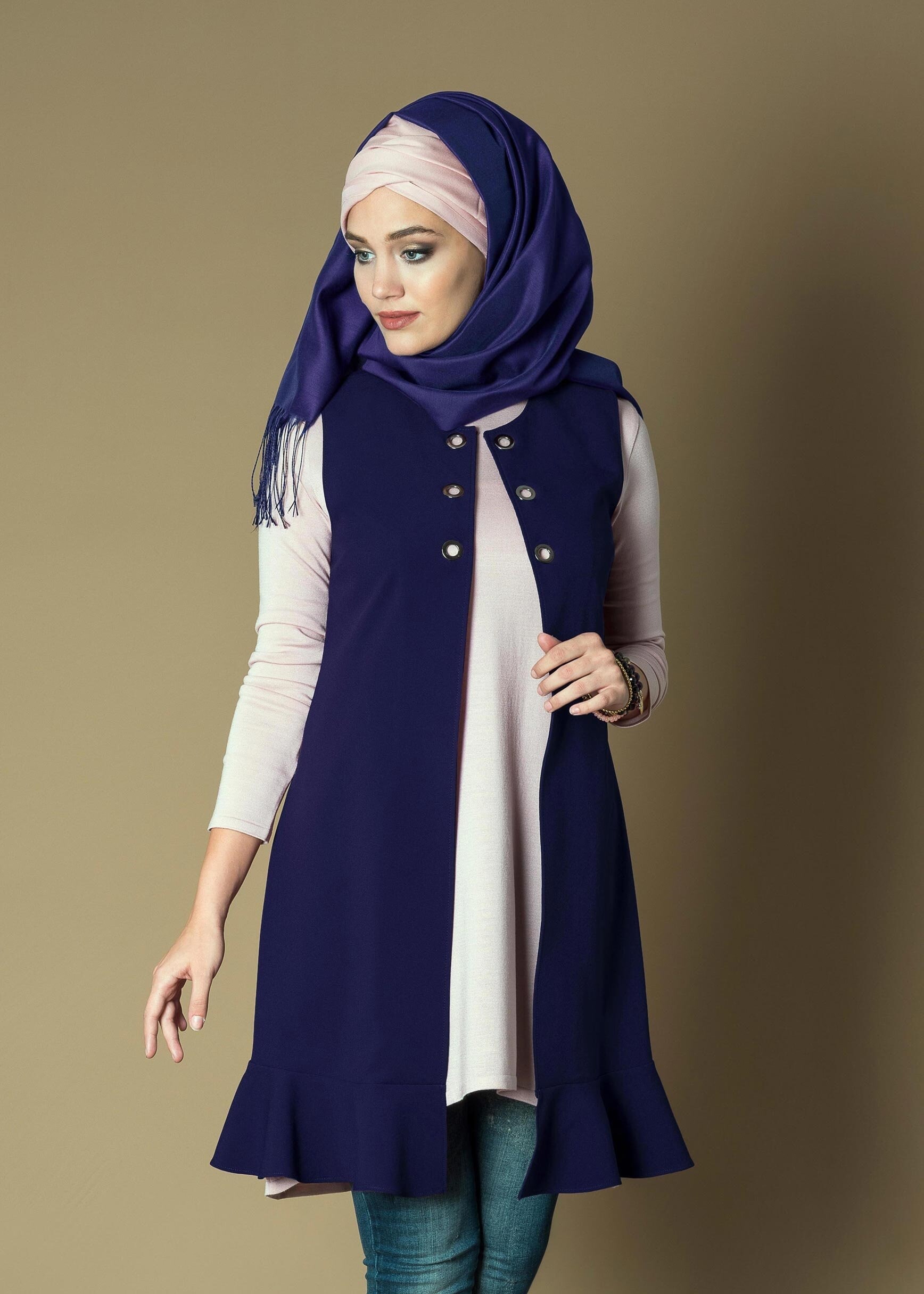 Tesettür giyim LACİVERT KUŞ GÖZÜ DETAYLI VOLANLI YELEK 4671