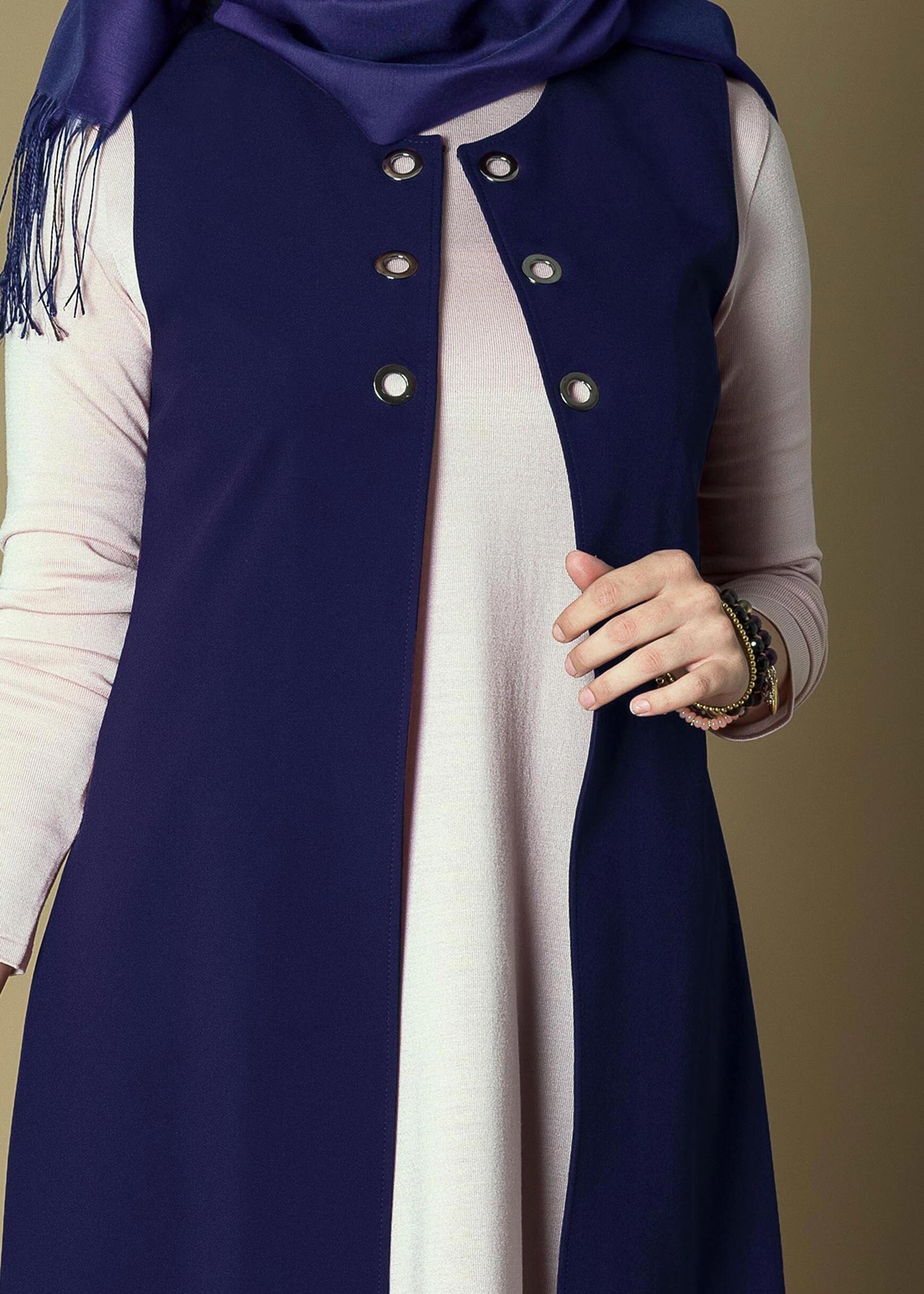 Tesettür giyim LACİVERT KUŞ GÖZÜ DETAYLI VOLANLI YELEK 4671