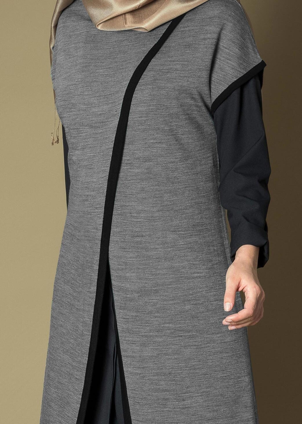 Tesettür giyim GRİ YARIM KOL TRİKO YELEK 4697