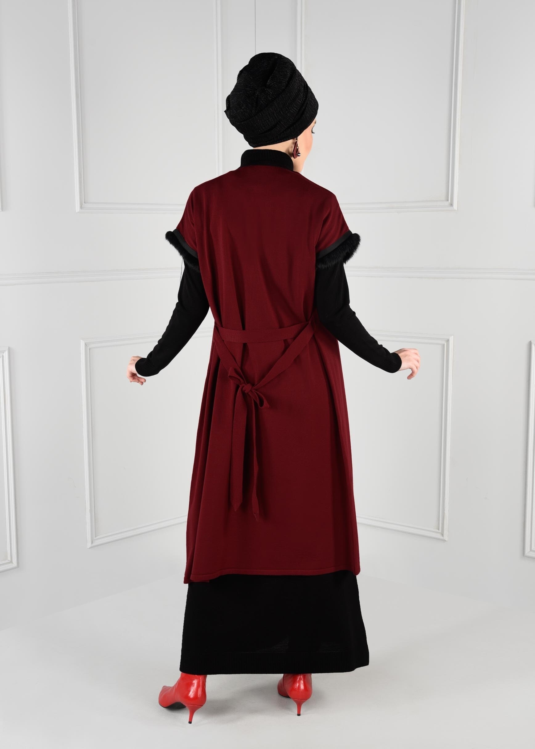 Tesettür giyim KIRMIZI KÜRK DETAYLI BOYUNDAN BAĞLAMALI TRİKO YELEK 4698