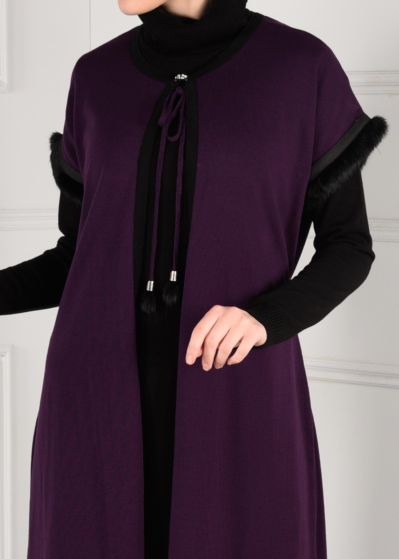 Tesettür giyim MÜRDÜM KÜRK DETAYLI BOYUNDAN BAĞLAMALI TRİKO YELEK 4698