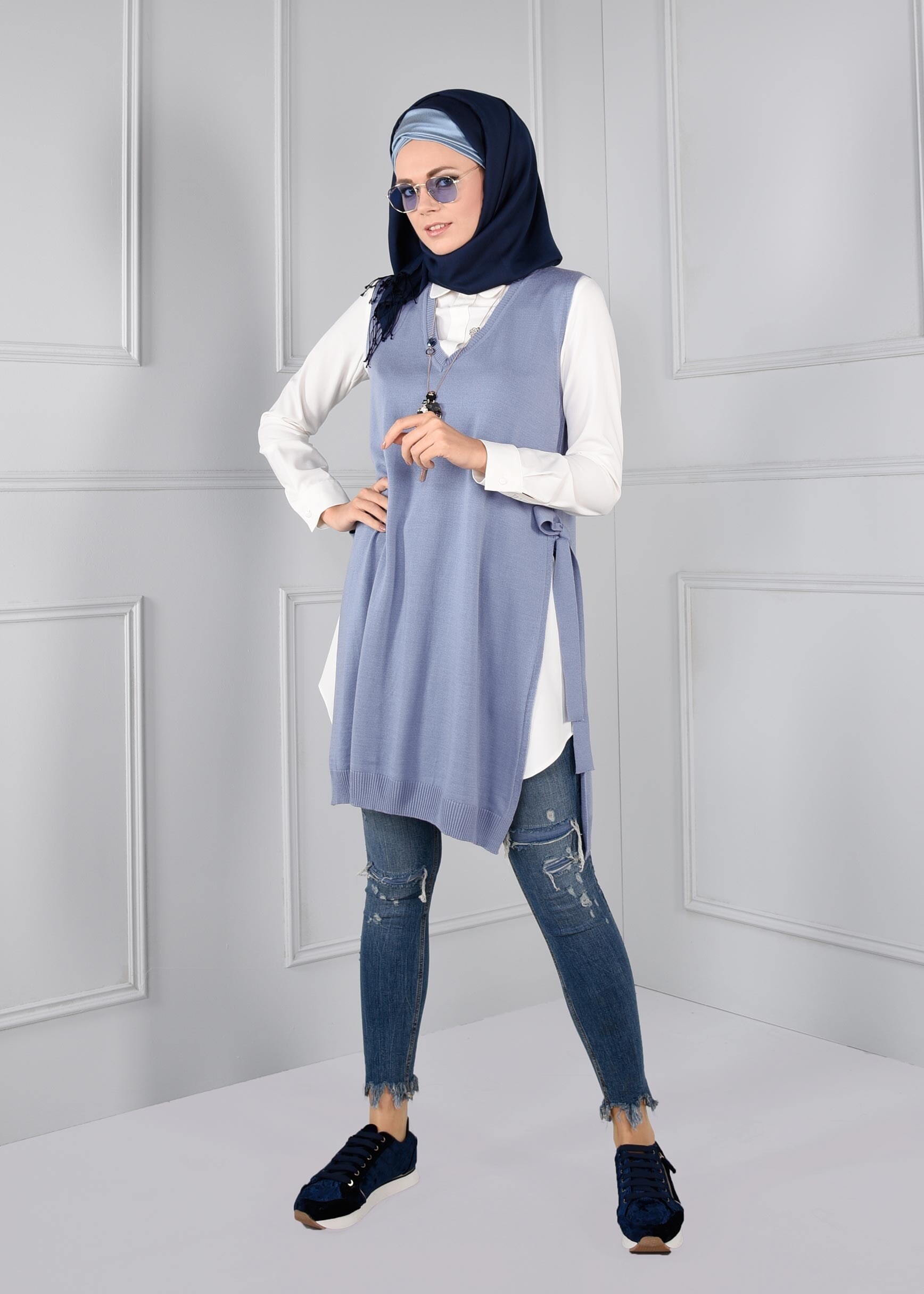 Tesettür giyim MAVİ YANDAN BAĞCIKLI V YAKA TRİKO YELEK 4699 