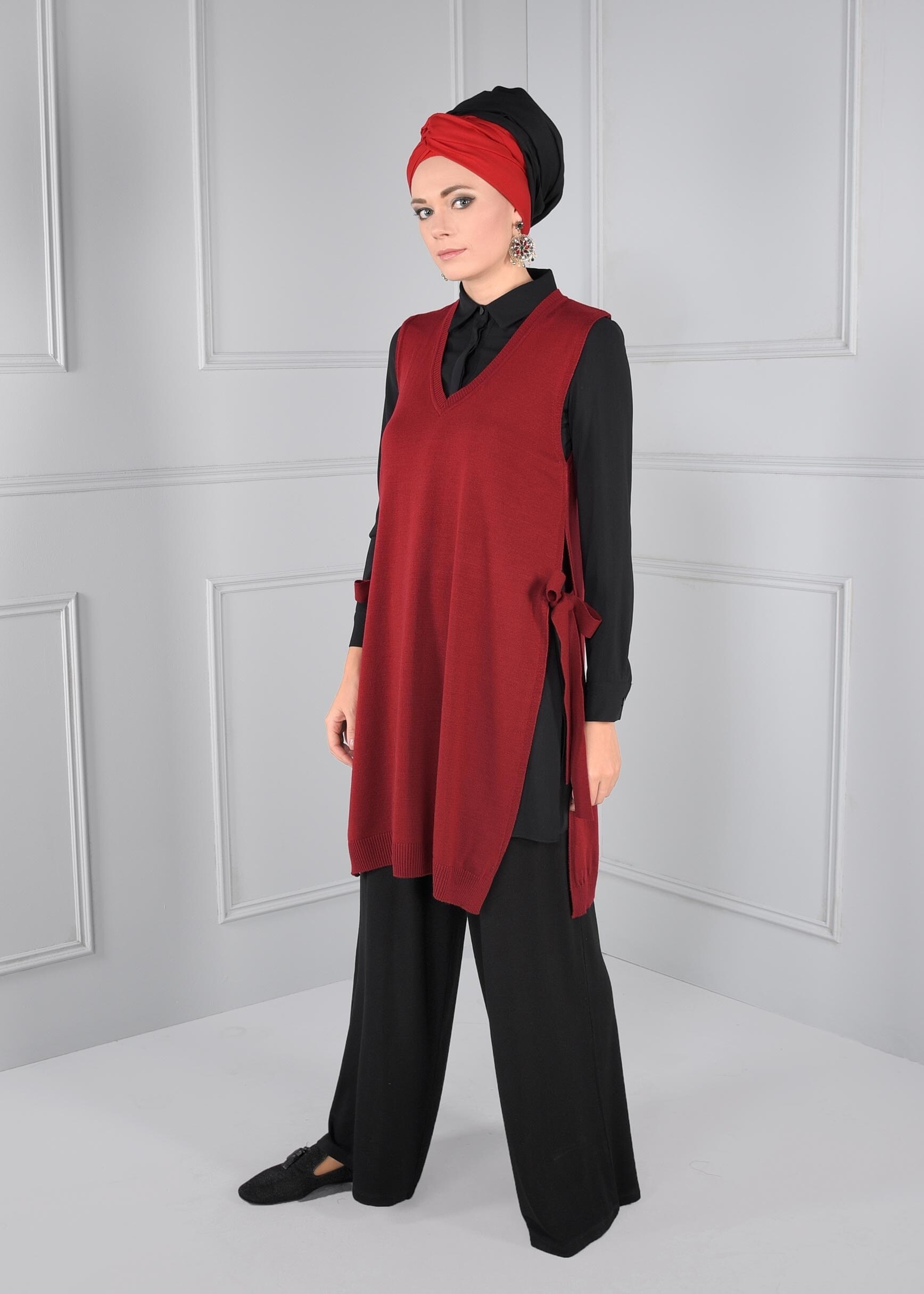 Tesettür giyim KIRMIZI YANDAN BAĞCIKLI V YAKA TRİKO YELEK 4699 