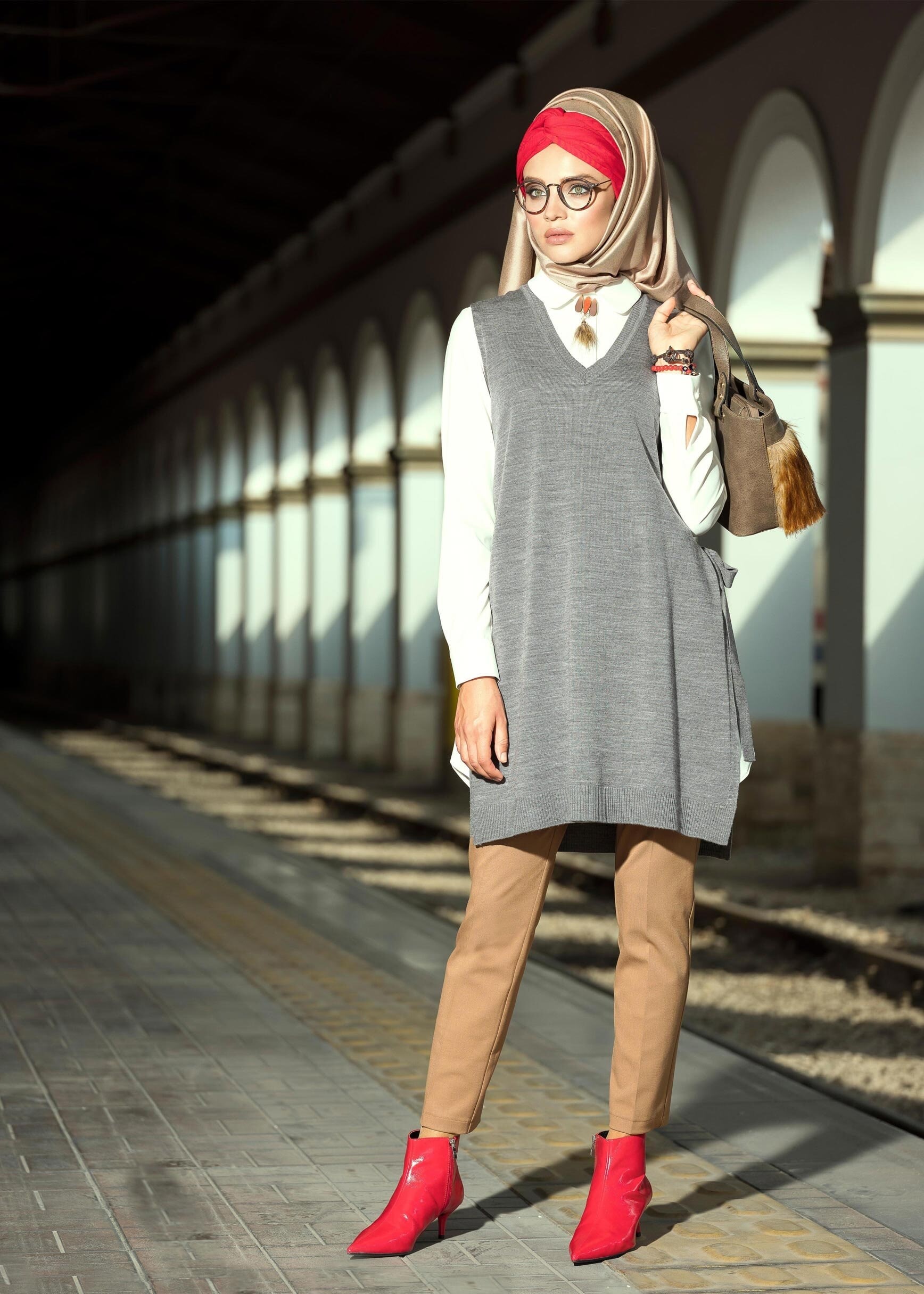 Tesettür giyim GRİ YANDAN BAĞCIKLI V YAKA TRİKO YELEK 4699 