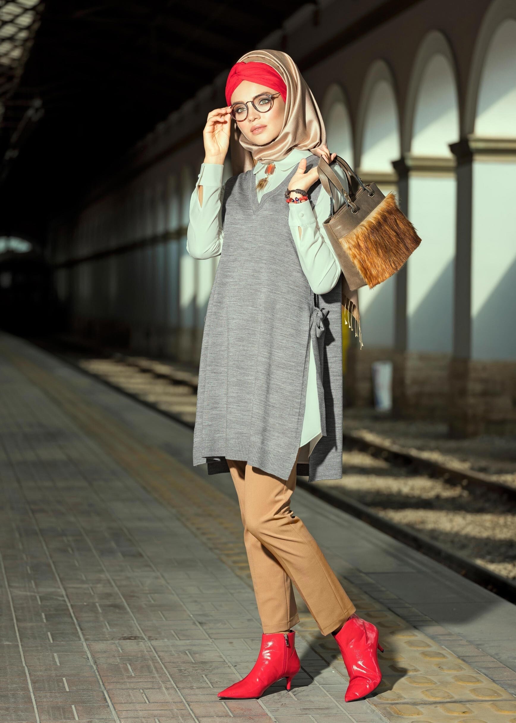 Tesettür giyim GRİ YANDAN BAĞCIKLI V YAKA TRİKO YELEK 4699 