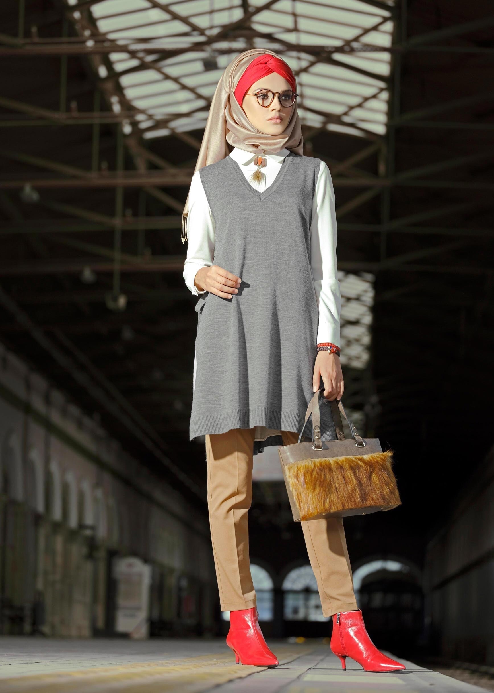 Tesettür giyim GRİ YANDAN BAĞCIKLI V YAKA TRİKO YELEK 4699 