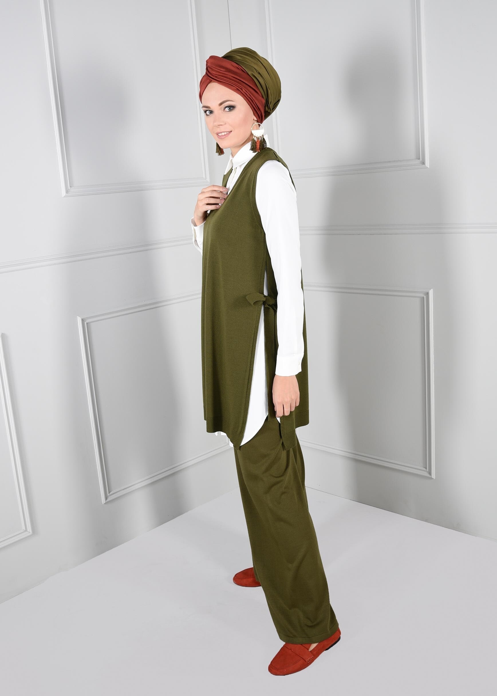 Tesettür giyim HAKİ YANDAN BAĞCIKLI V YAKA TRİKO YELEK 4699 