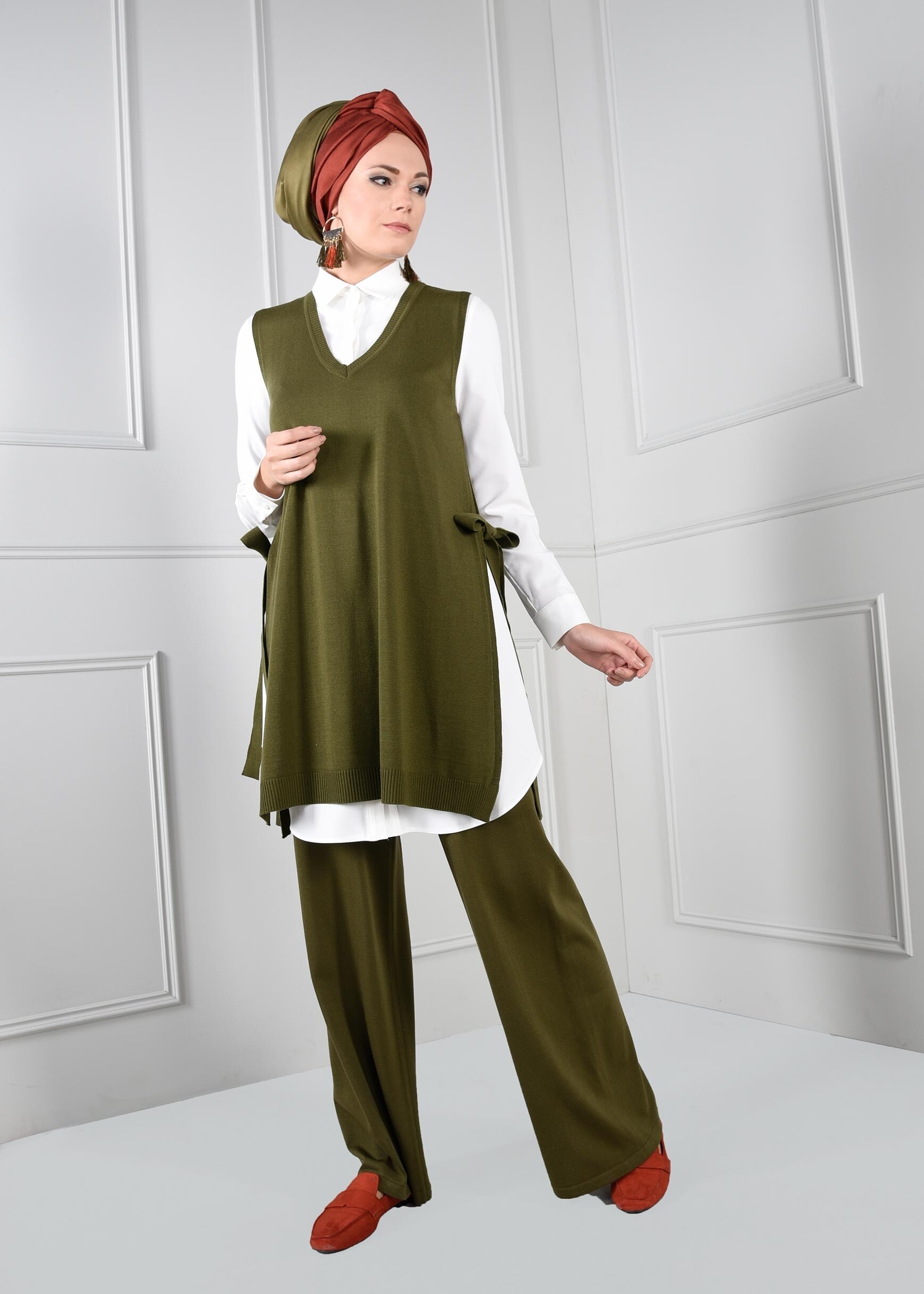 Tesettür giyim HAKİ YANDAN BAĞCIKLI V YAKA TRİKO YELEK 4699 