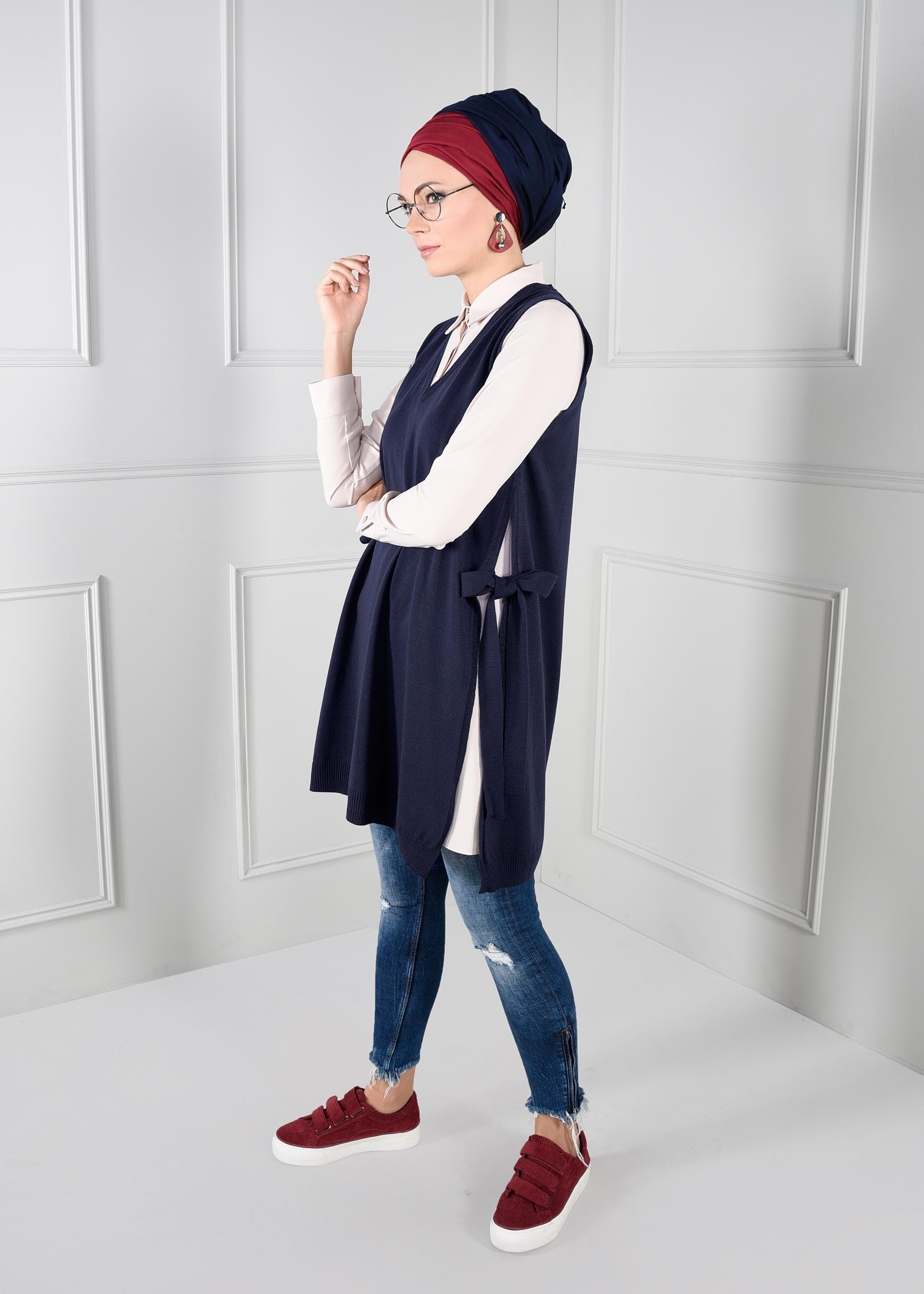 Tesettür giyim LACİVERT YANDAN BAĞCIKLI V YAKA TRİKO YELEK 4699 