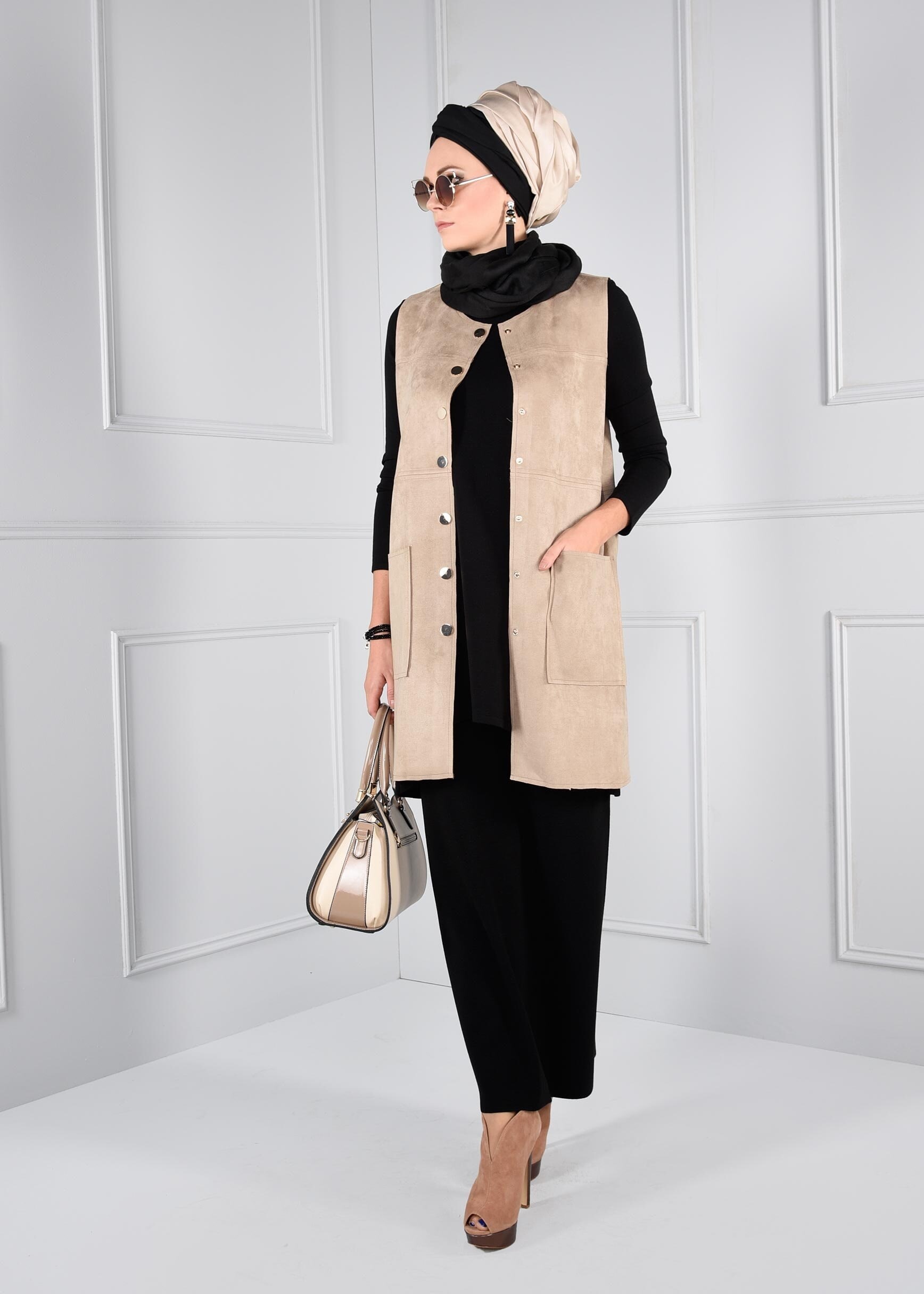 Tesettür giyim BEJ ÇITÇITLI CEPLİ SÜET YELEK 4704