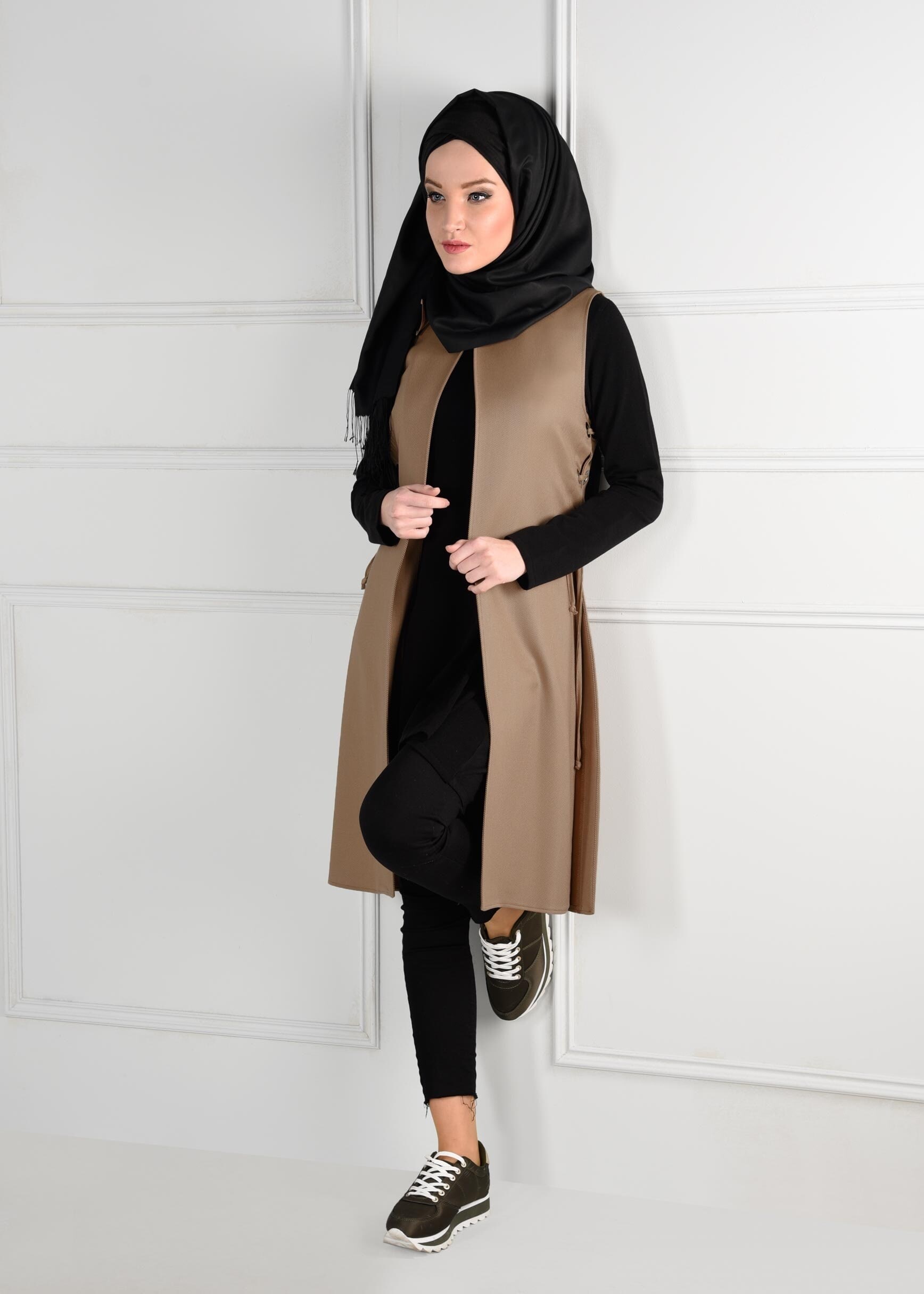 Tesettür giyim KAHVE YANLARI YIRTMAÇLI KUŞ GÖZÜ DETAYLI YELEK 4709