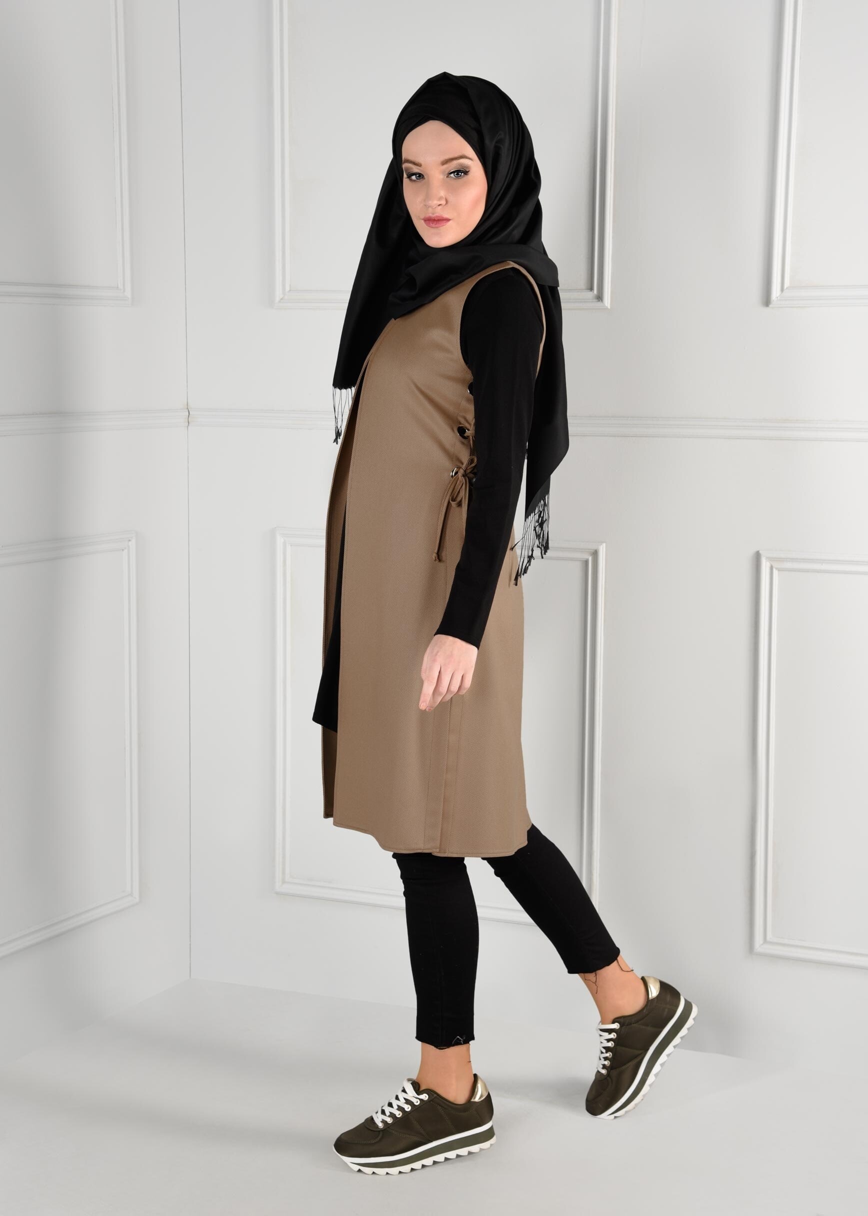 Tesettür giyim KAHVE YANLARI YIRTMAÇLI KUŞ GÖZÜ DETAYLI YELEK 4709