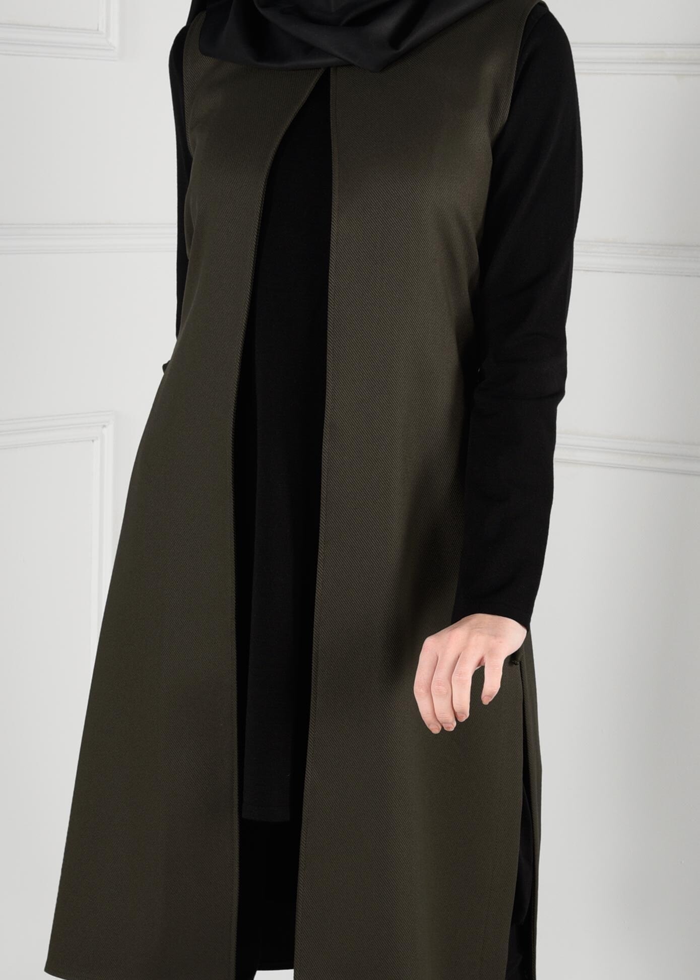 Tesettür giyim HAKİ YANLARI YIRTMAÇLI KUŞ GÖZÜ DETAYLI YELEK 4709