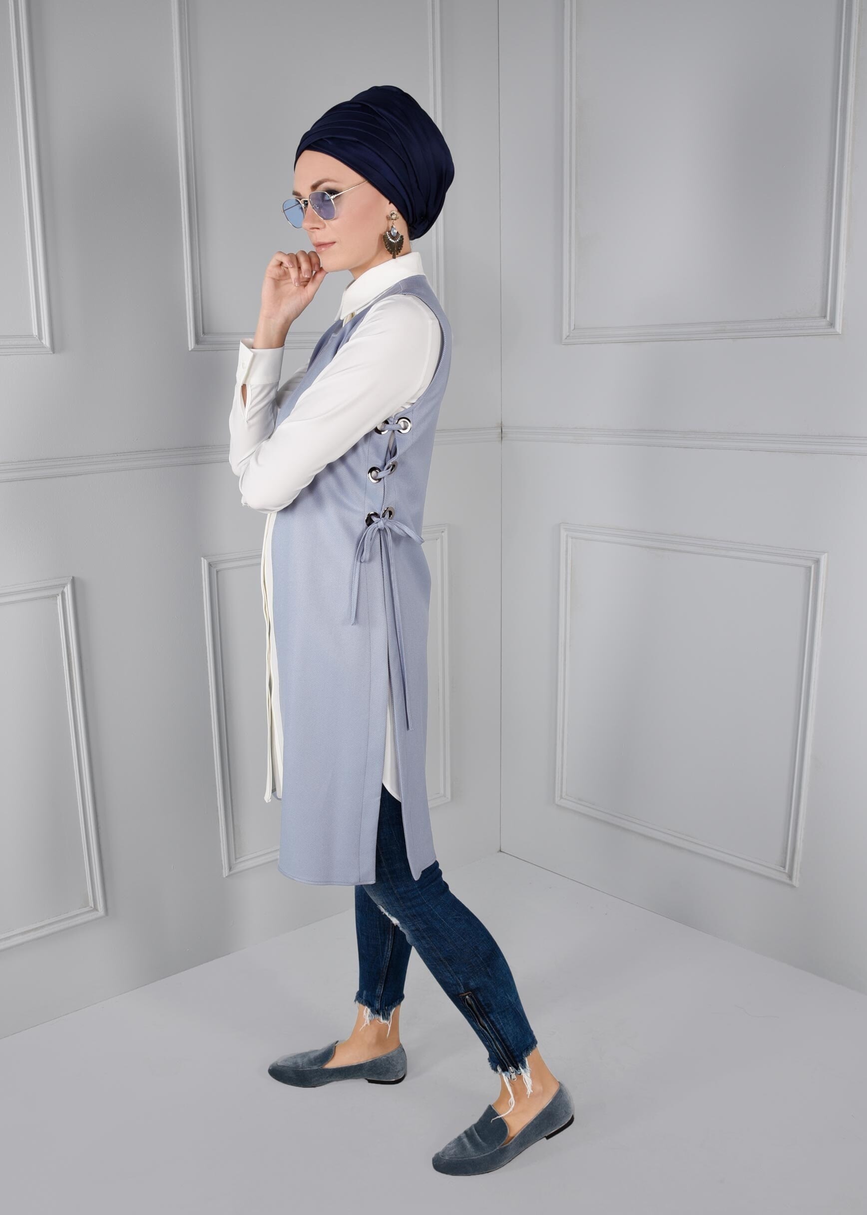 Tesettür giyim MAVİ YANLARI YIRTMAÇLI KUŞ GÖZÜ DETAYLI YELEK 4709