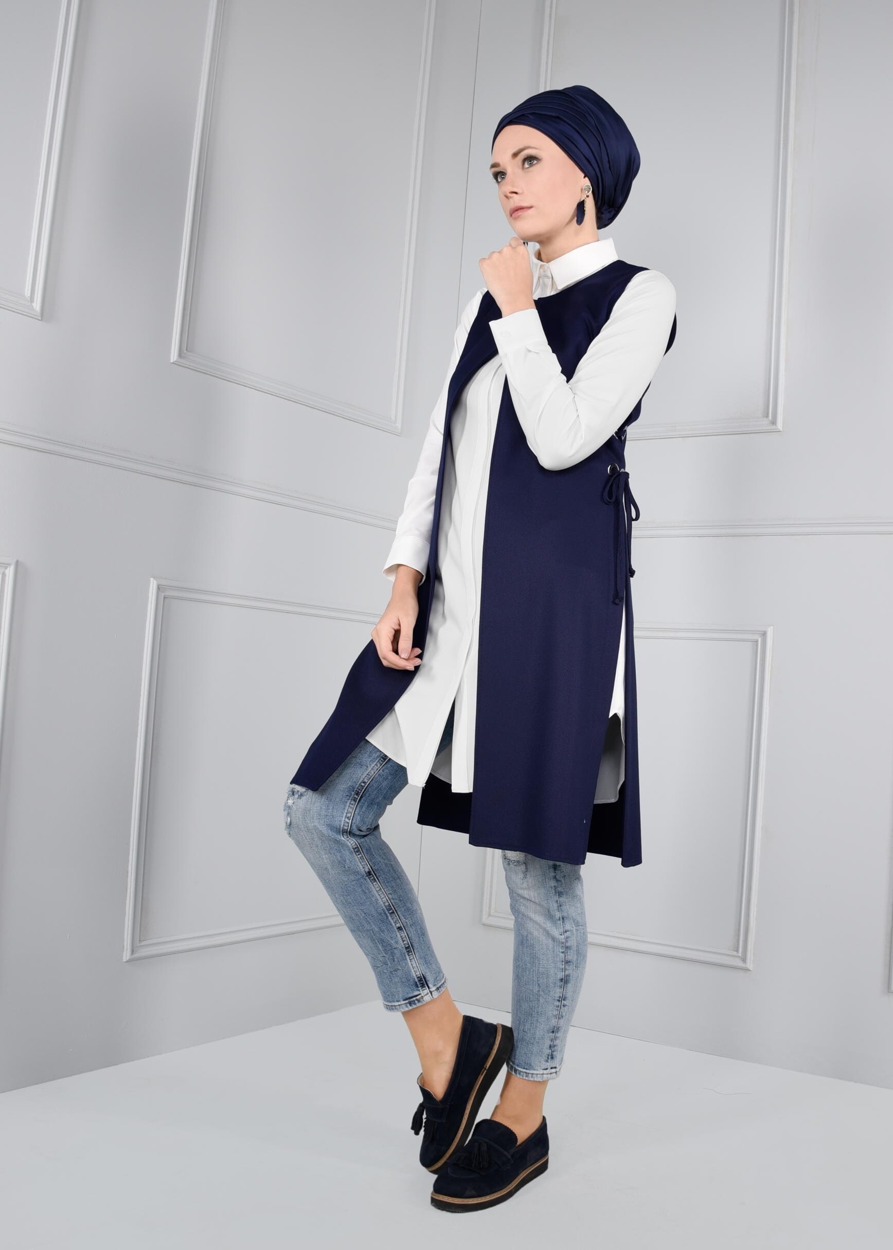 Tesettür giyim LACİVERT YANLARI YIRTMAÇLI KUŞ GÖZÜ DETAYLI YELEK 4709