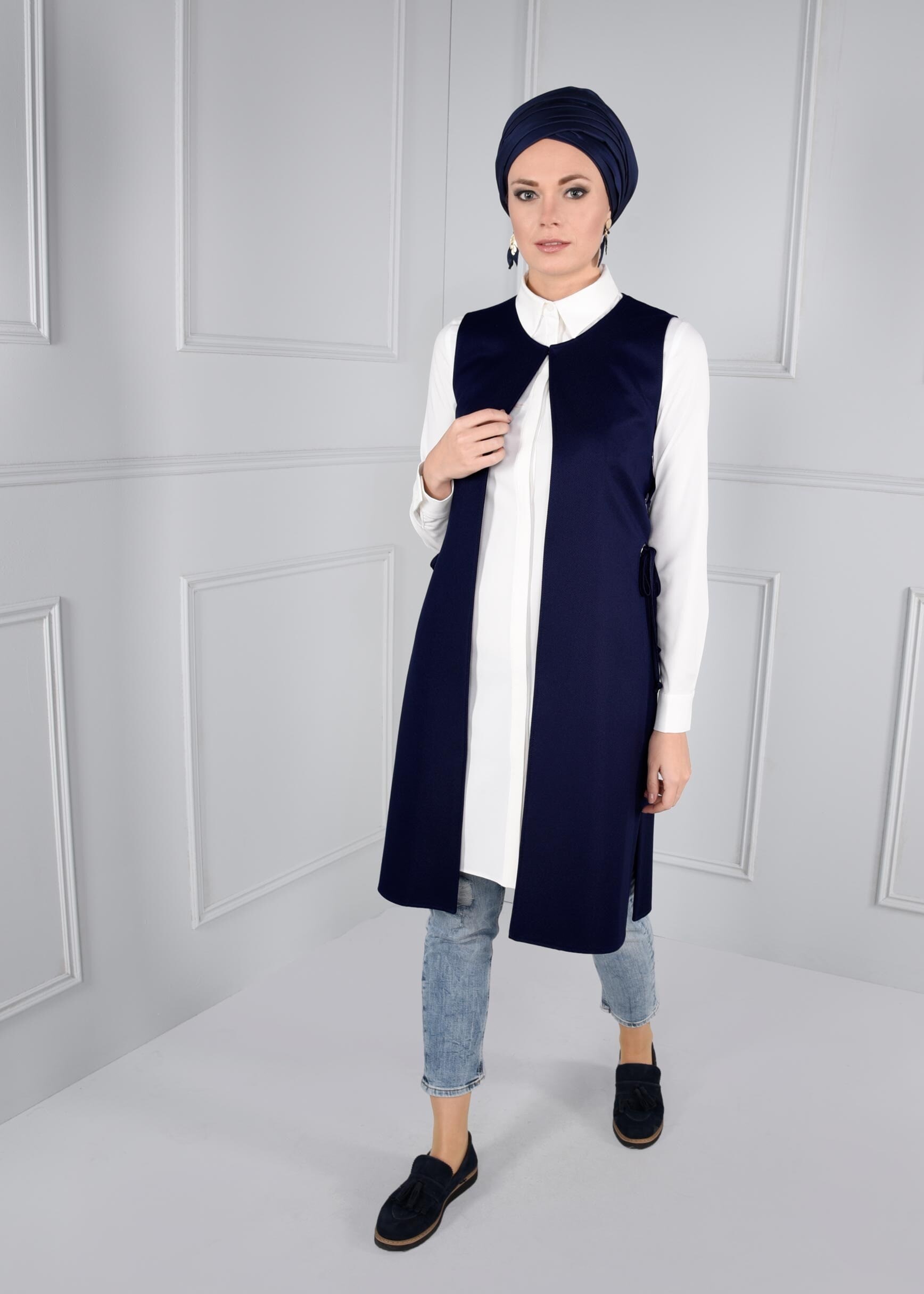 Tesettür giyim LACİVERT YANLARI YIRTMAÇLI KUŞ GÖZÜ DETAYLI YELEK 4709