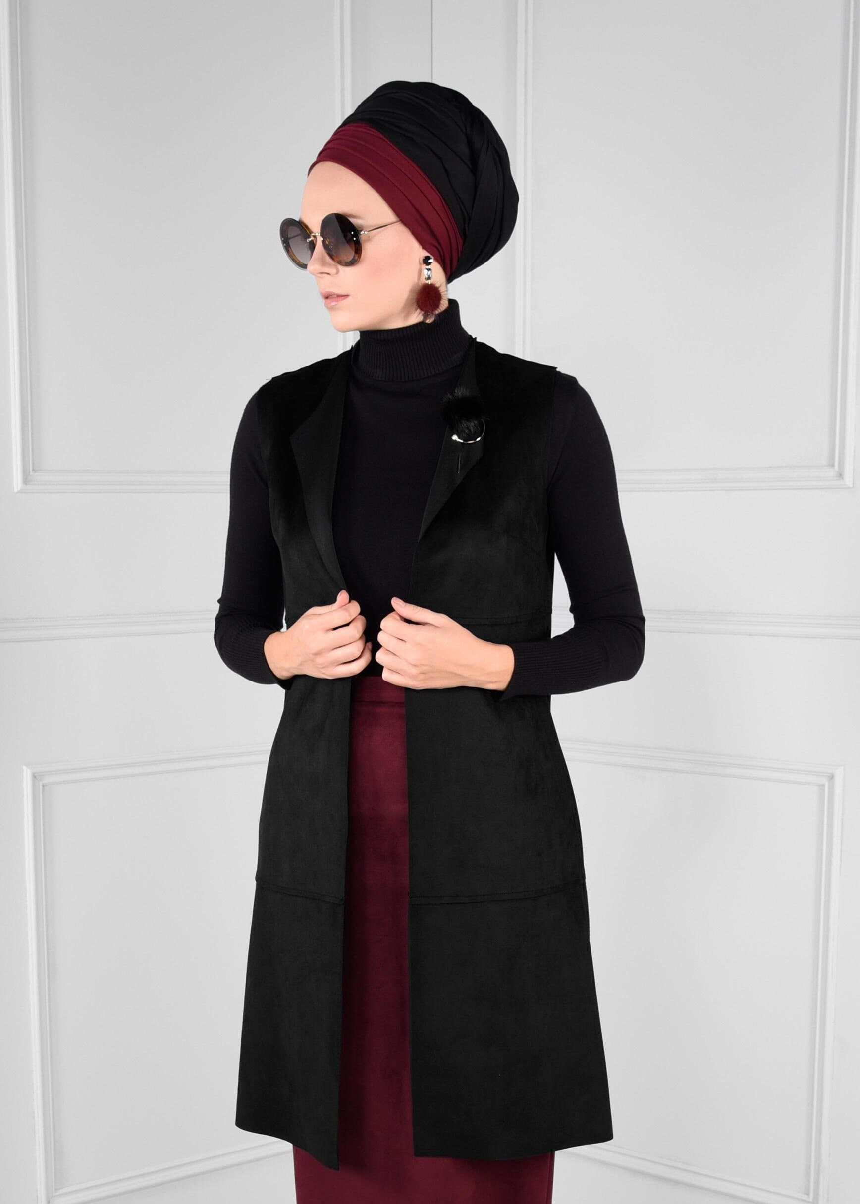 Tesettür giyim SİYAH BROŞ DETAYLI SÜET YELEK 4728