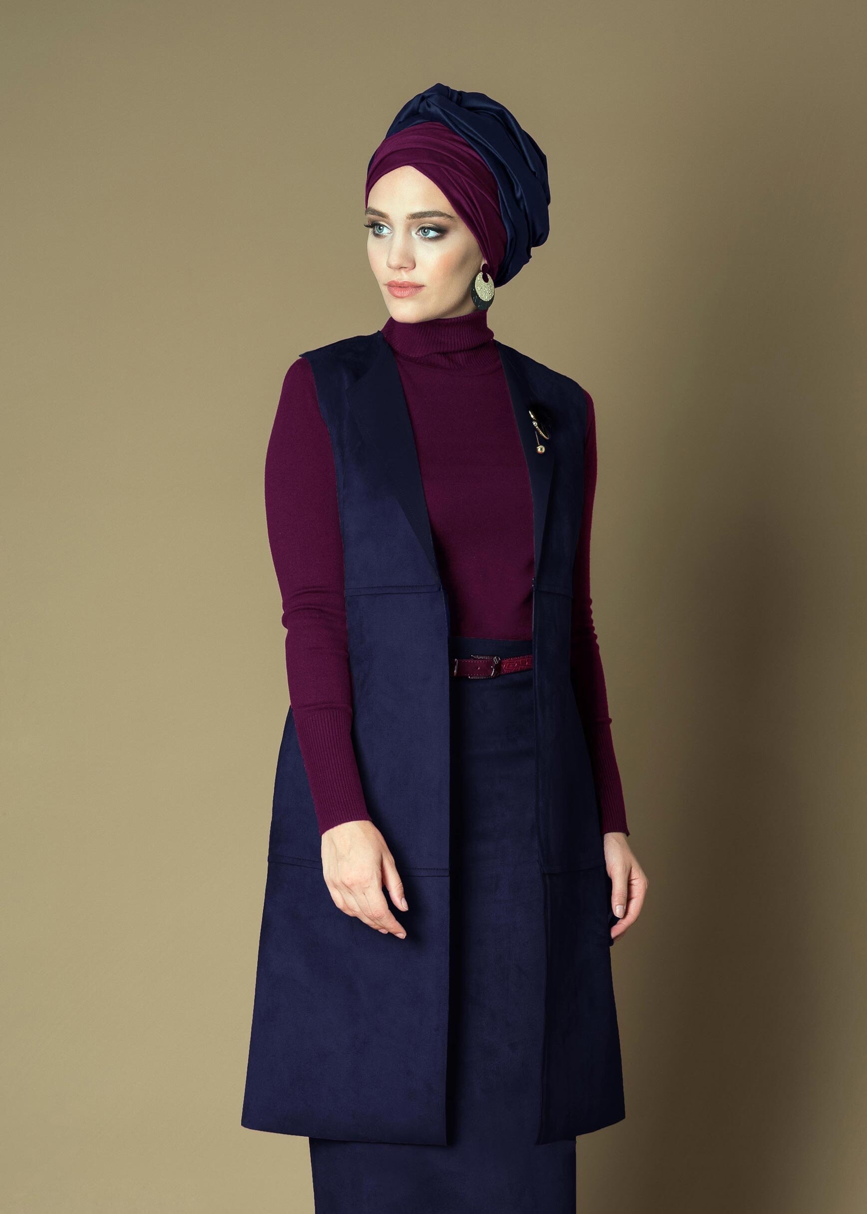 Tesettür giyim LACİVERT BROŞ DETAYLI SÜET YELEK 4728