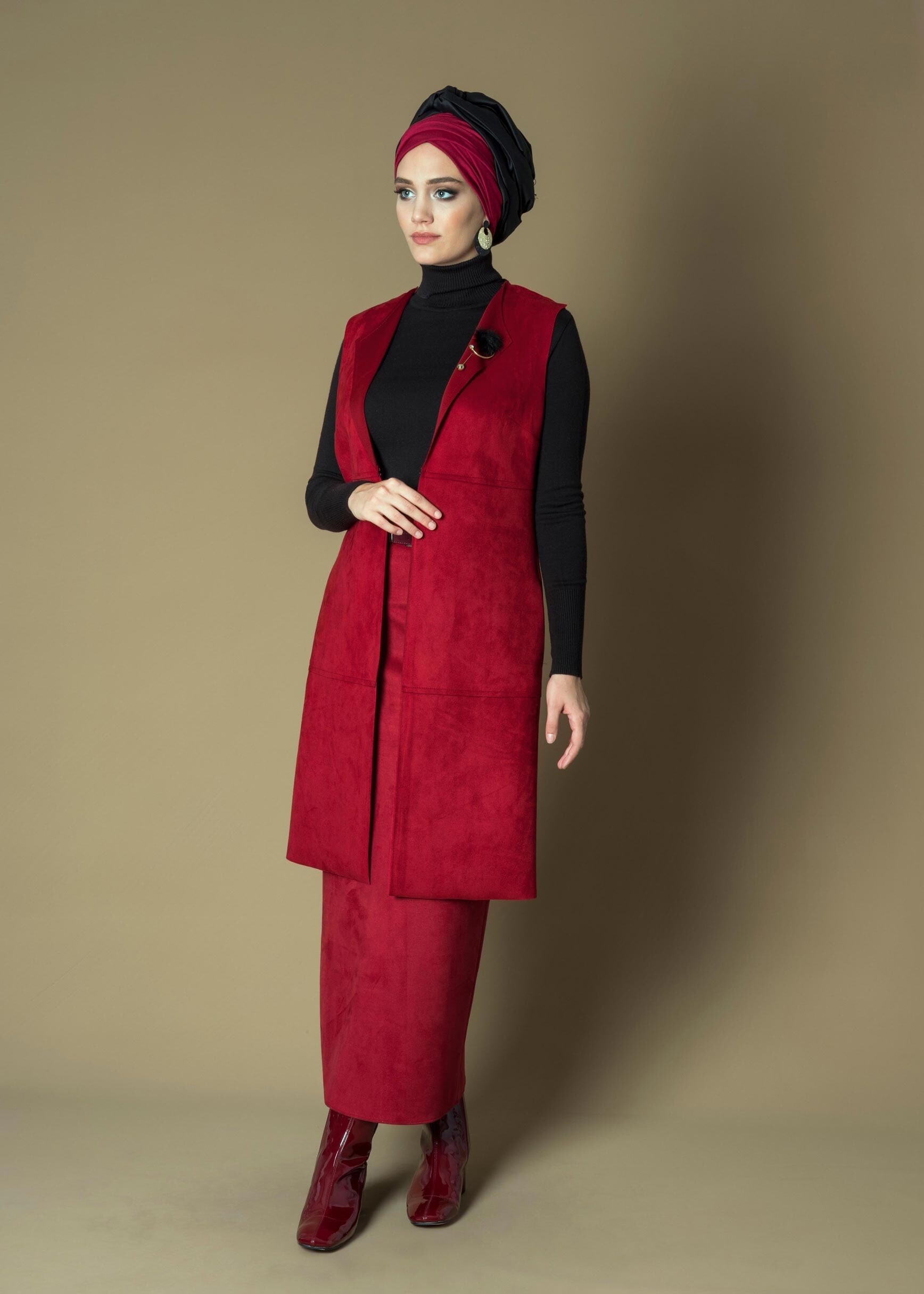 Tesettür giyim BORDO BROŞ DETAYLI SÜET YELEK 4728