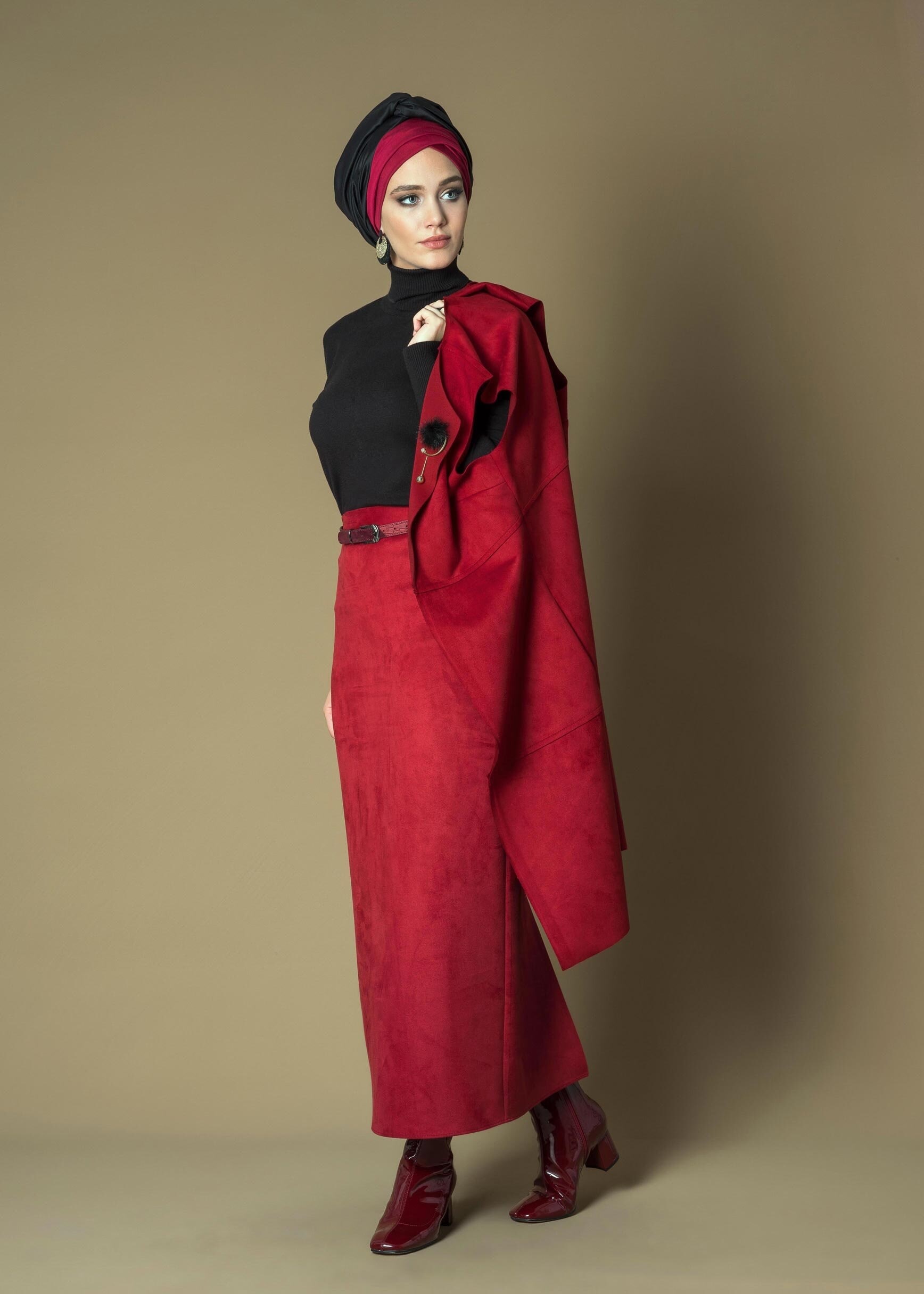 Tesettür giyim BORDO BROŞ DETAYLI SÜET YELEK 4728