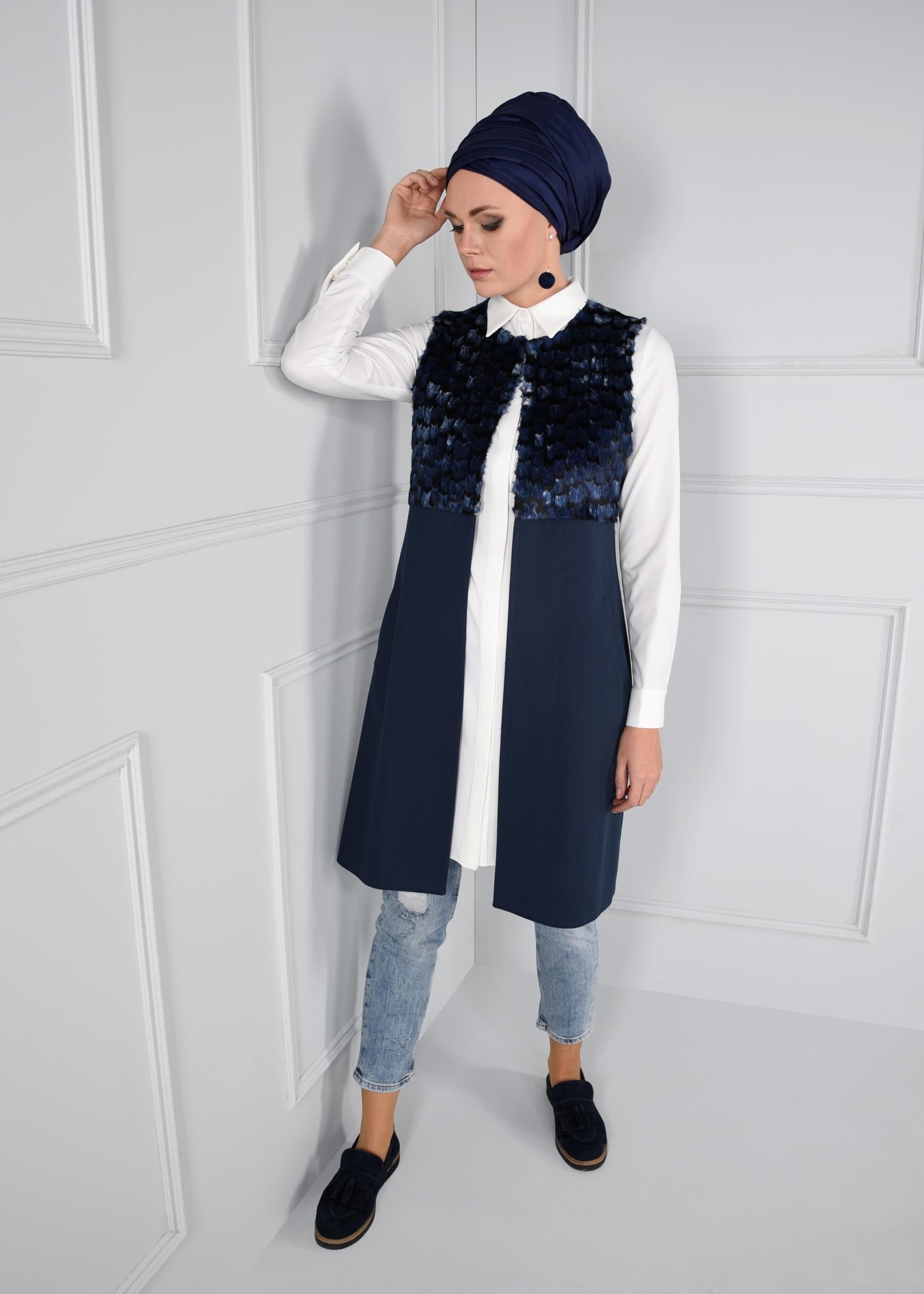 Tesettür giyim LACİVERT ÜST KISMI KÜRKLÜ YELEK 4730