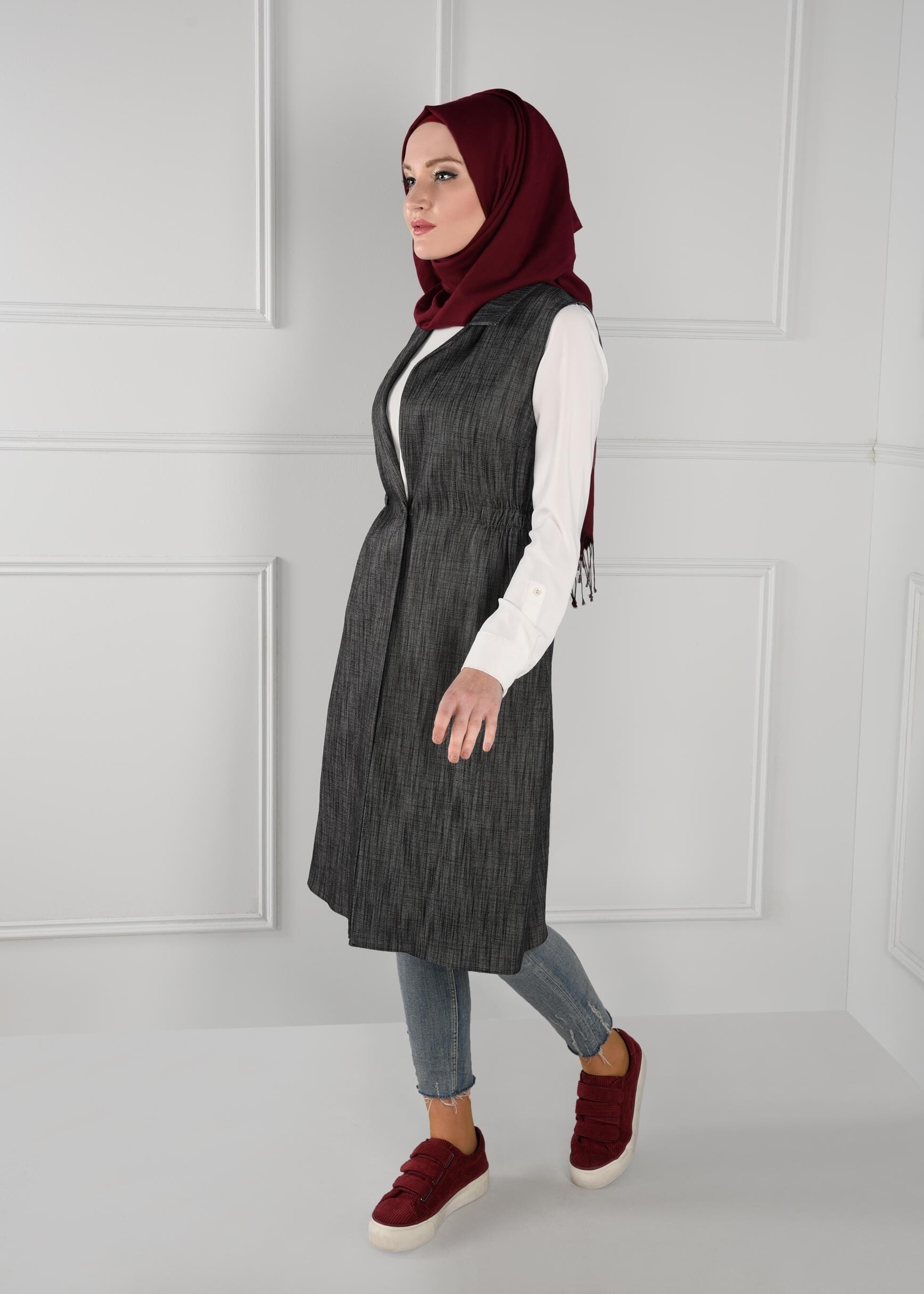 Tesettür giyim SİYAH BELİ LASTİKLİ SIRTI NAKIŞ İŞLEMELİ DÜĞMELİ YELEK 4749