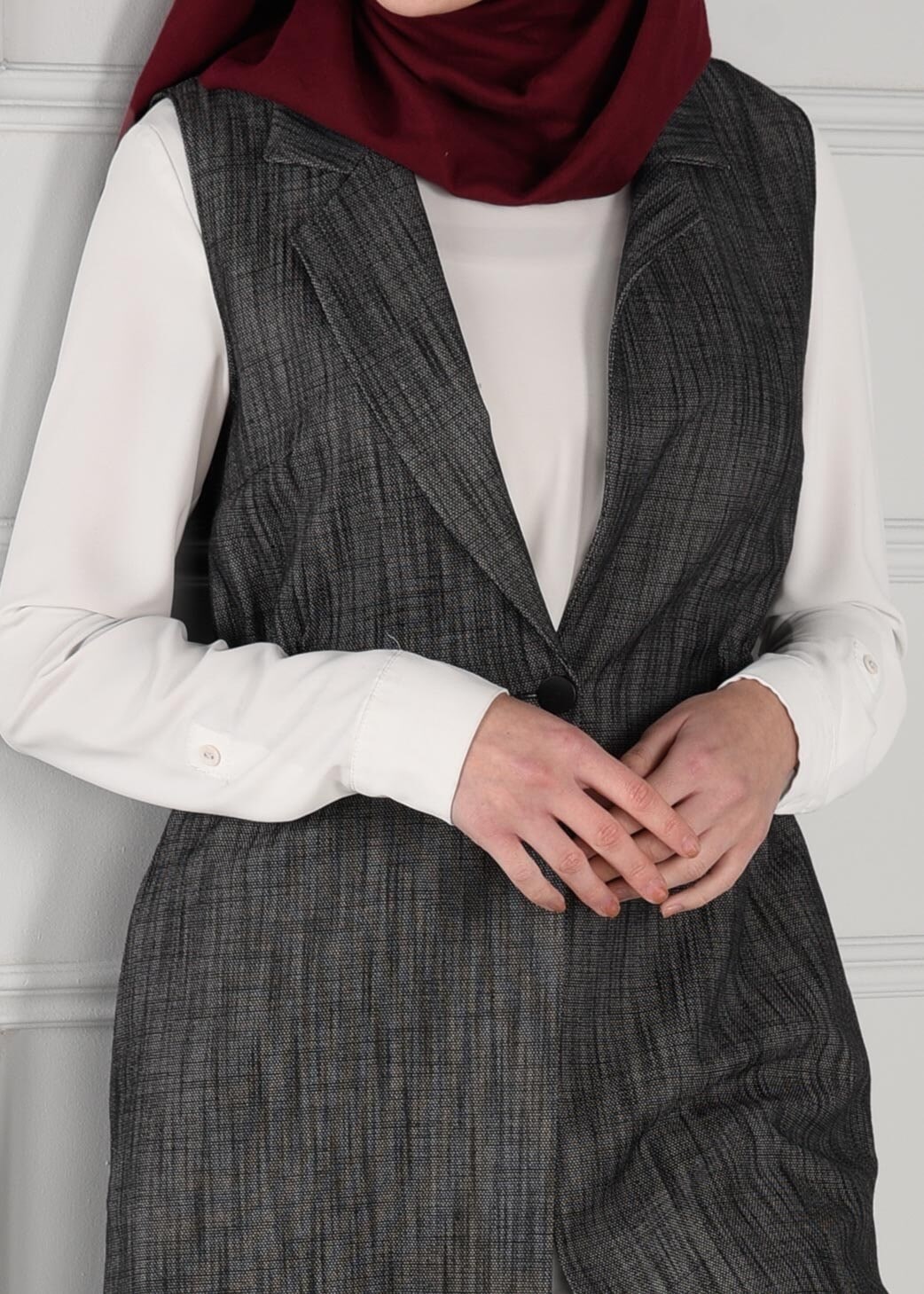 Tesettür giyim SİYAH BELİ LASTİKLİ SIRTI NAKIŞ İŞLEMELİ DÜĞMELİ YELEK 4749