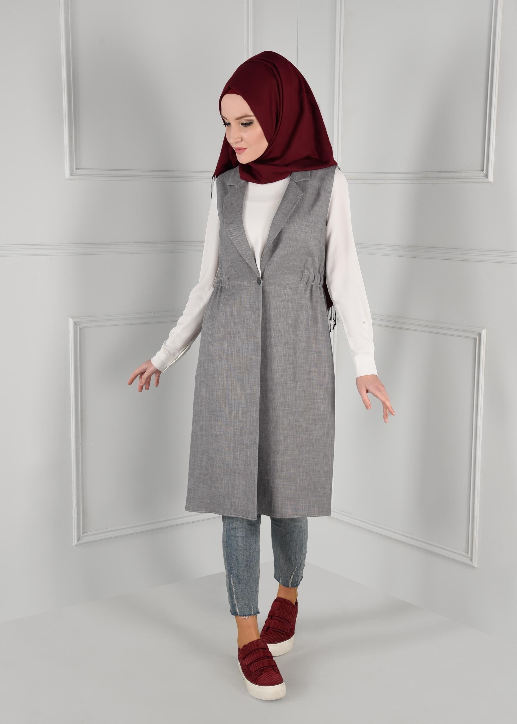 Tesettür giyim GRİ BELİ LASTİKLİ SIRTI NAKIŞ İŞLEMELİ DÜĞMELİ YELEK 4749
