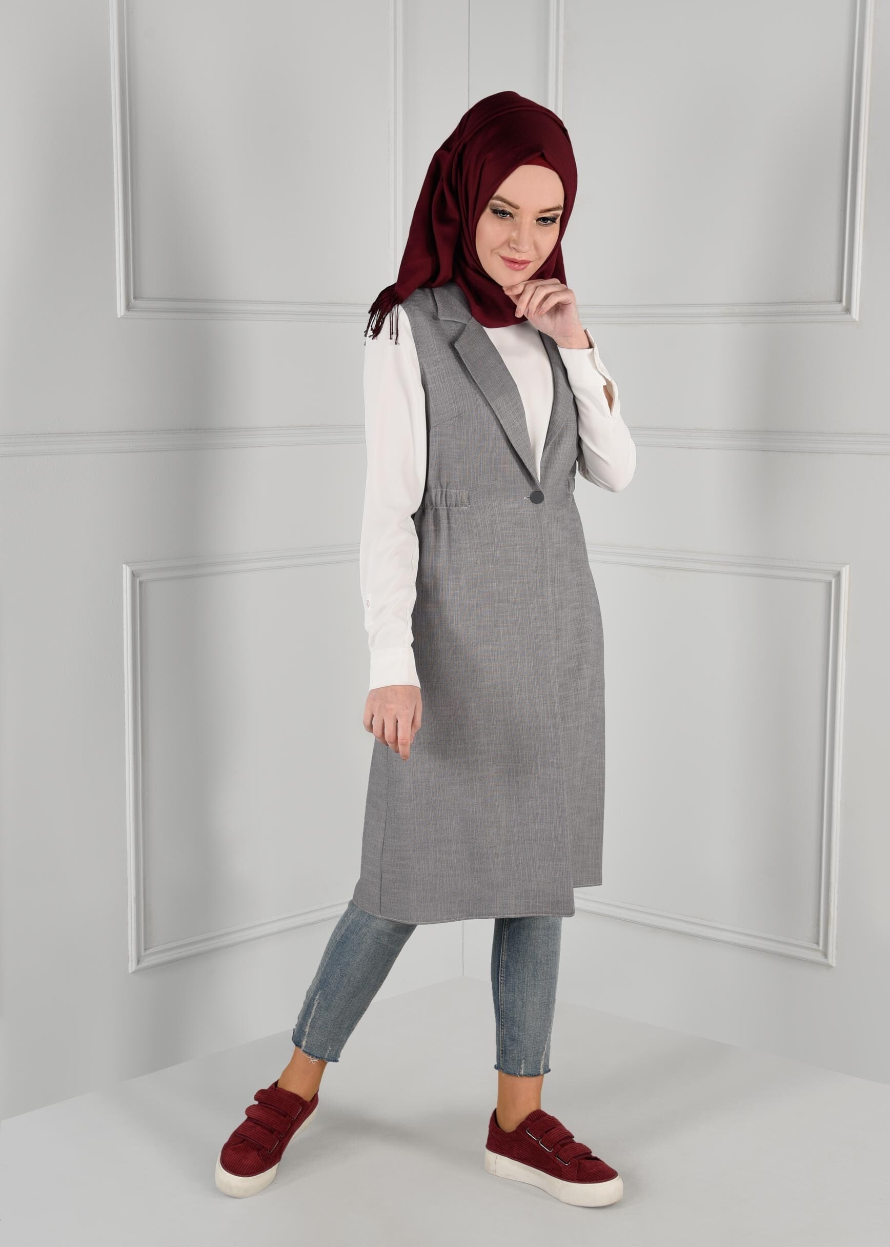 Tesettür giyim GRİ BELİ LASTİKLİ SIRTI NAKIŞ İŞLEMELİ DÜĞMELİ YELEK 4749