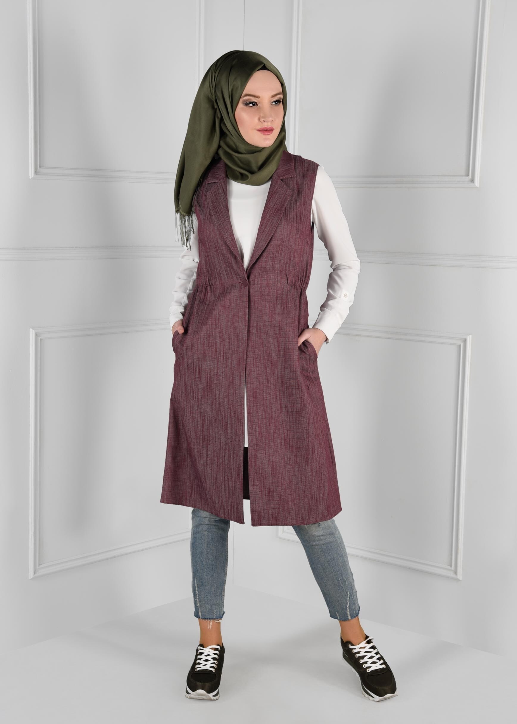 Tesettür giyim BORDO BELİ LASTİKLİ SIRTI NAKIŞ İŞLEMELİ DÜĞMELİ YELEK 4749