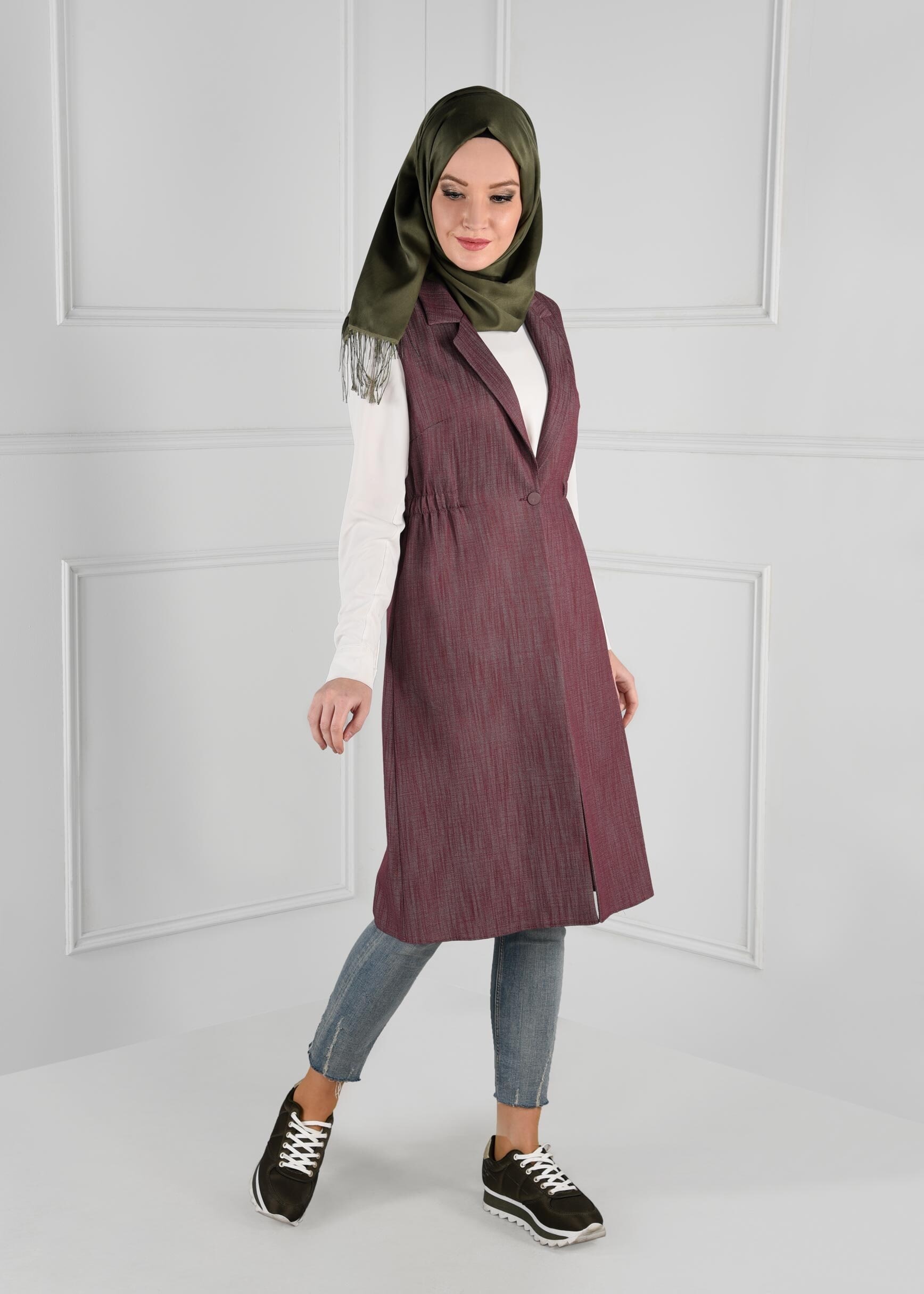 Tesettür giyim BORDO BELİ LASTİKLİ SIRTI NAKIŞ İŞLEMELİ DÜĞMELİ YELEK 4749