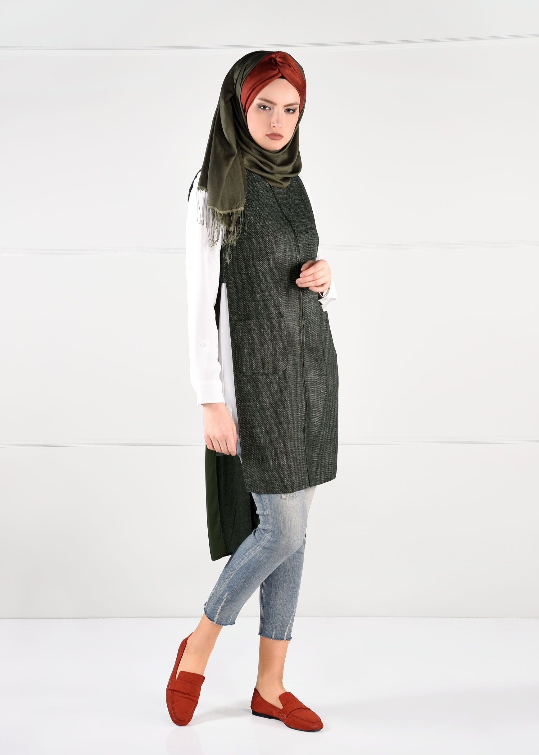 Tesettür giyim HAKİ YANLARI YIRTMAÇLI ASİMETRİK KESİM CEPLİ YELEK 4756