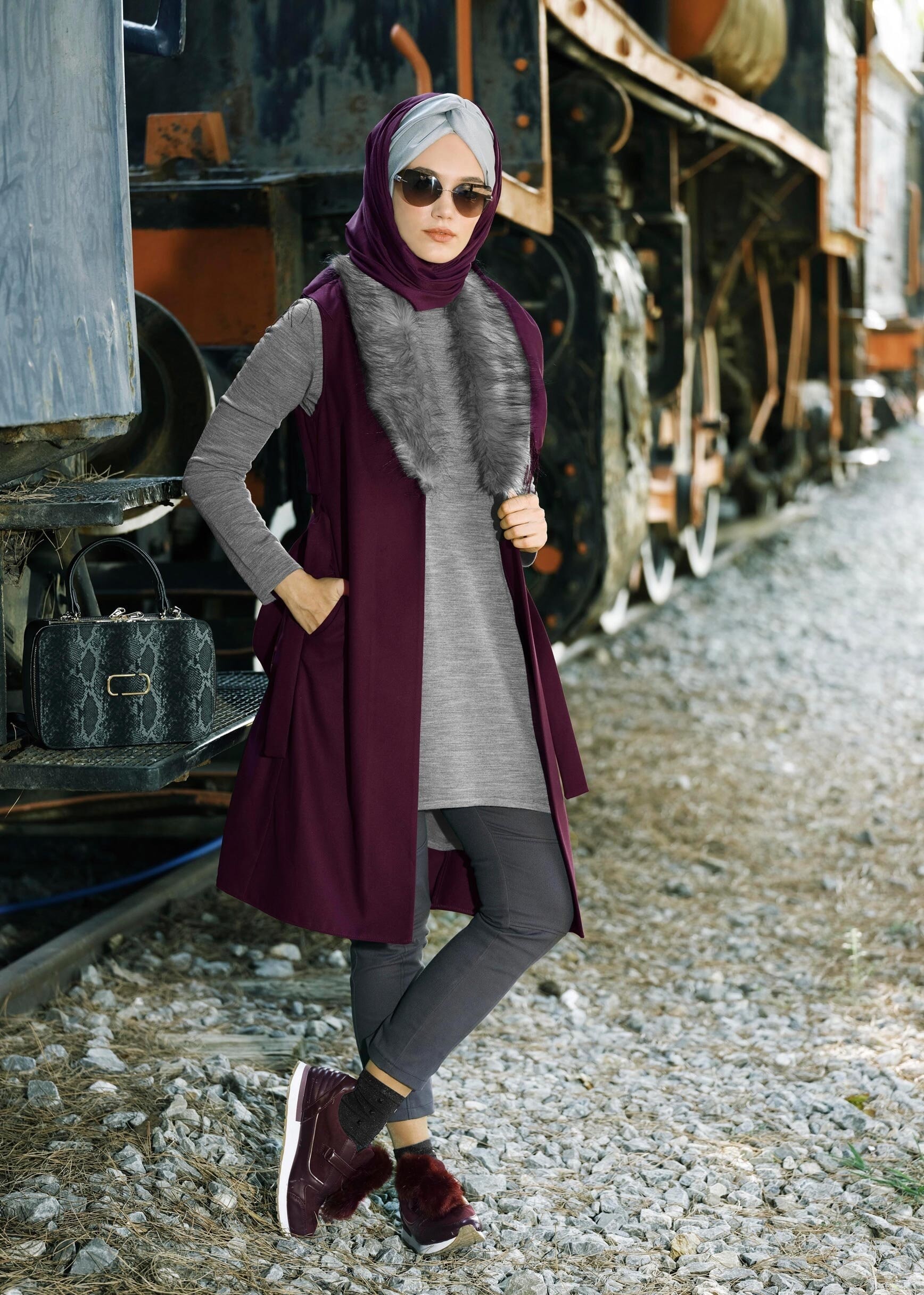 Tesettür giyim MÜRDÜM YAKASI KÜRKLÜ CEPLİ KUŞAKLI YELEK 4758