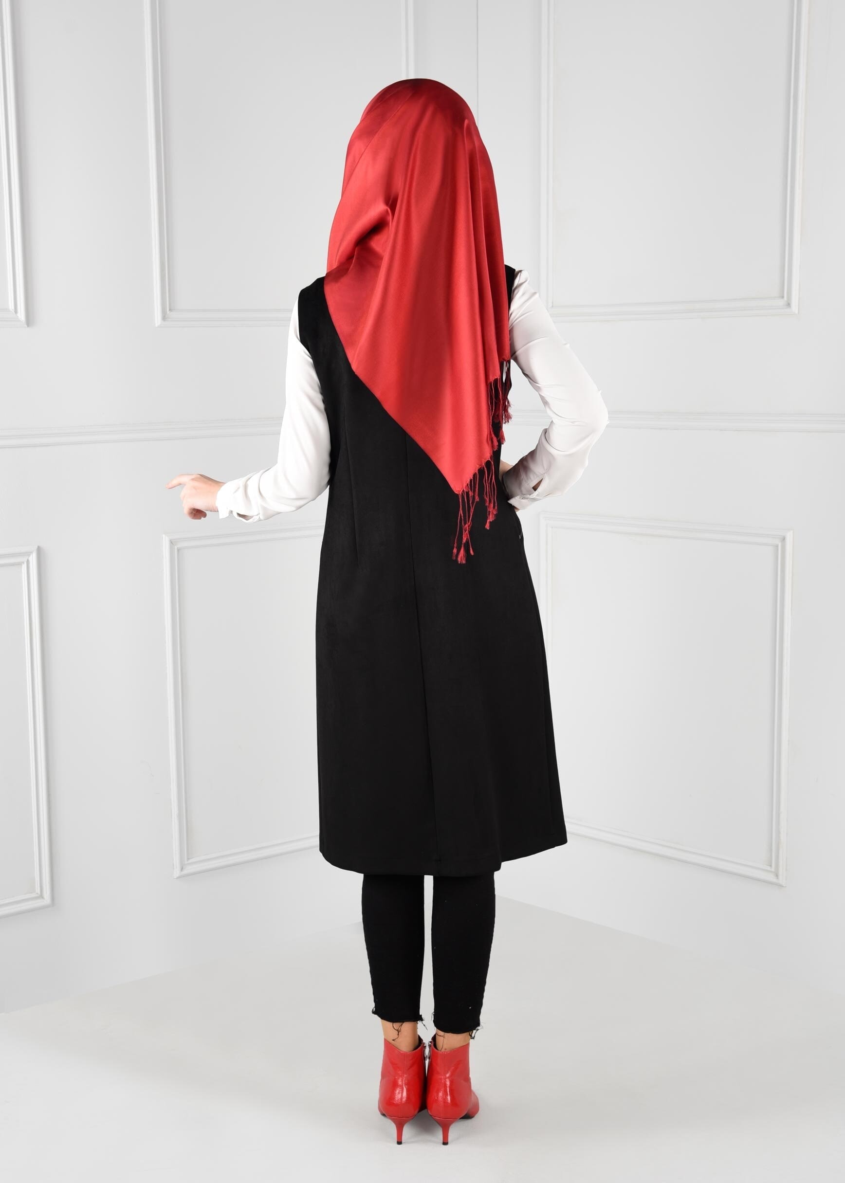 Tesettür giyim SİYAH DÜĞMELİ CEPLİ SÜET YELEK 4792