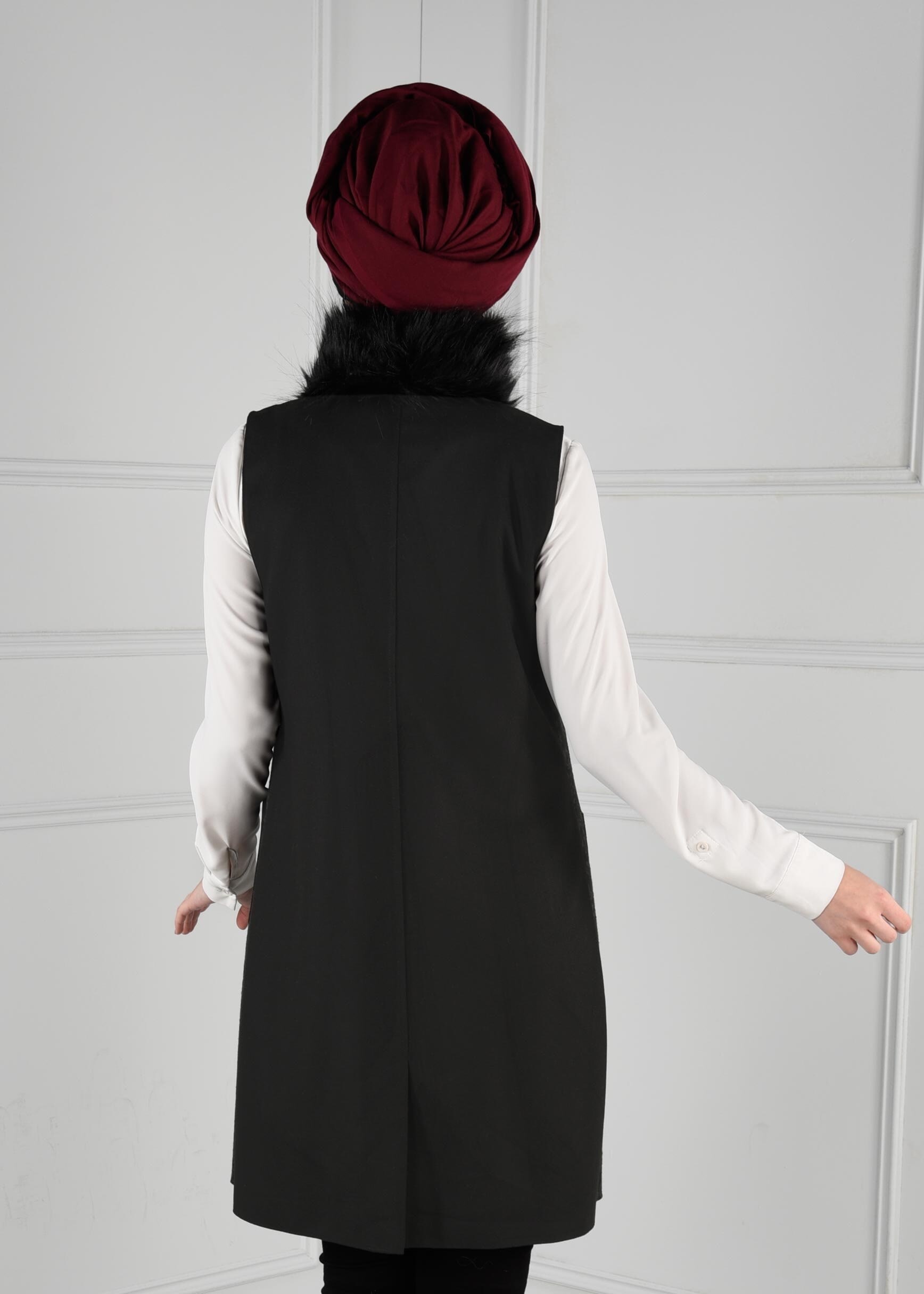 Tesettür giyim GRİ YAKASI KÜRKLÜ CEPLİ DESENLİ YELEK 4822
