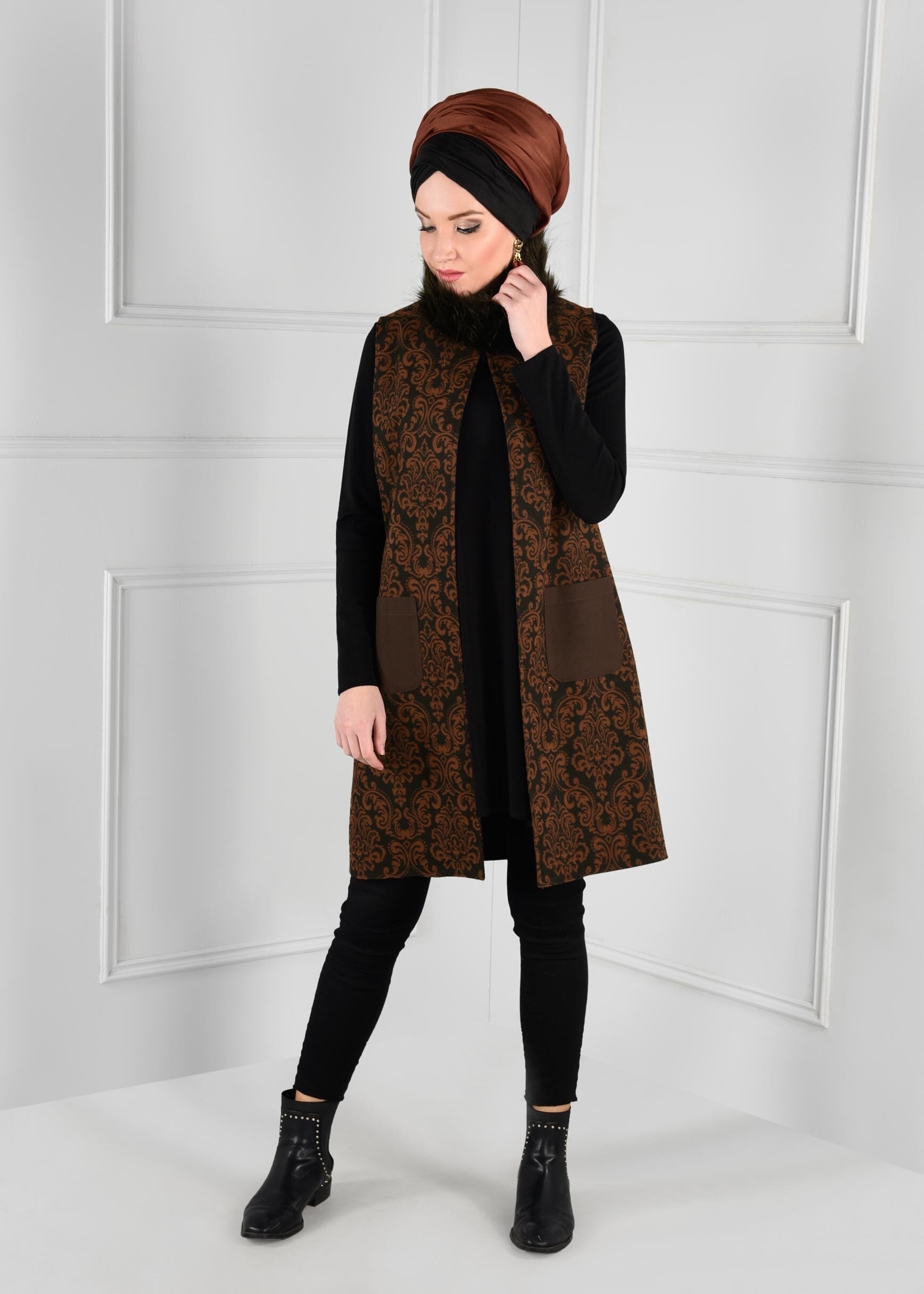 Tesettür giyim TURUNCU YAKASI KÜRKLÜ CEPLİ DESENLİ YELEK 4822