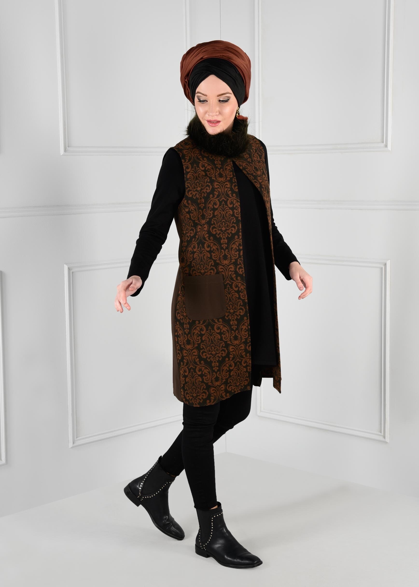 Tesettür giyim TURUNCU YAKASI KÜRKLÜ CEPLİ DESENLİ YELEK 4822