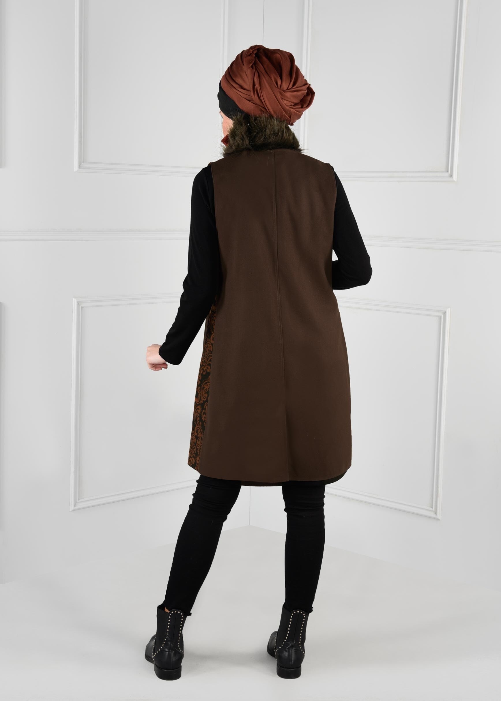 Tesettür giyim TURUNCU YAKASI KÜRKLÜ CEPLİ DESENLİ YELEK 4822