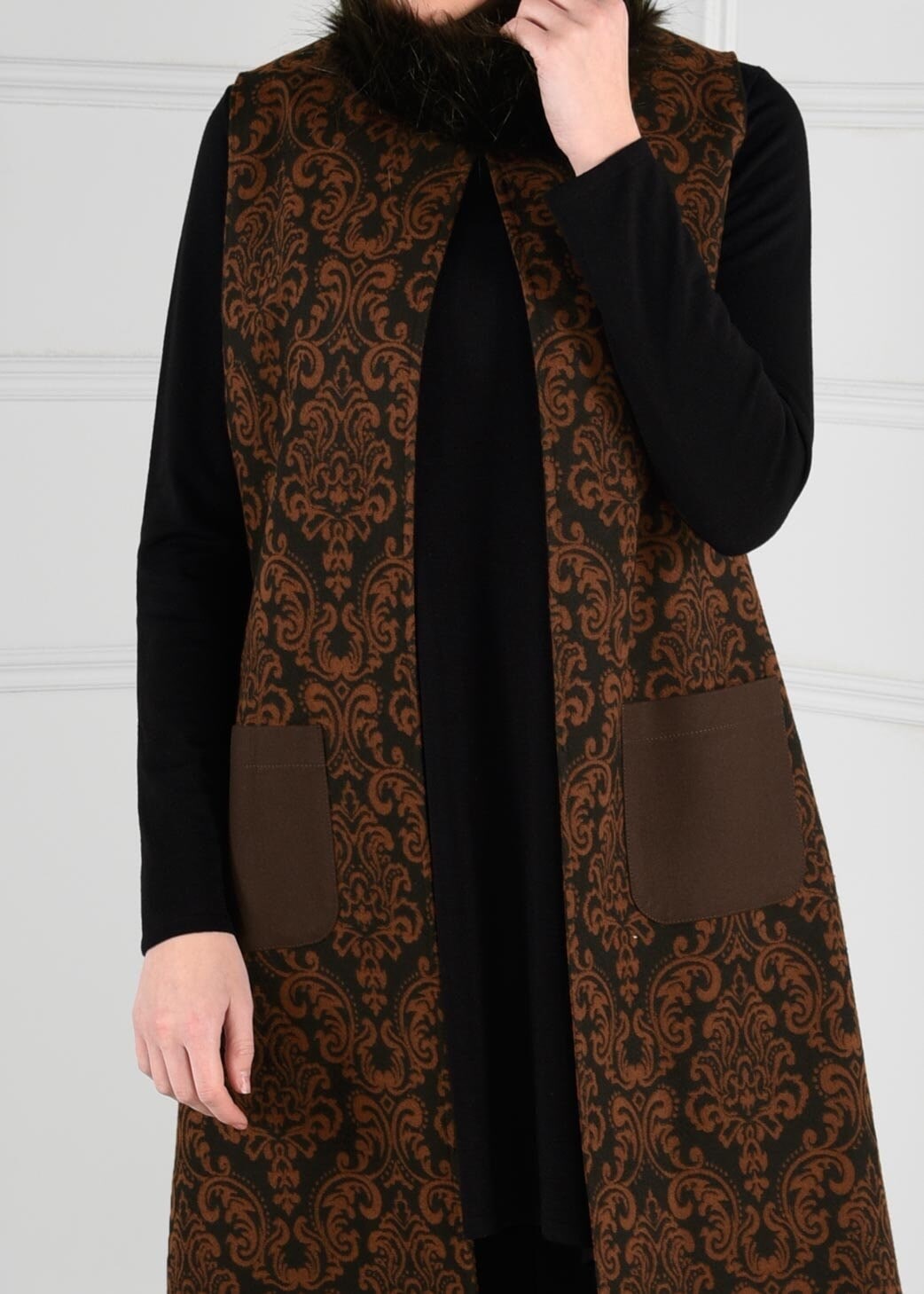 Tesettür giyim TURUNCU YAKASI KÜRKLÜ CEPLİ DESENLİ YELEK 4822