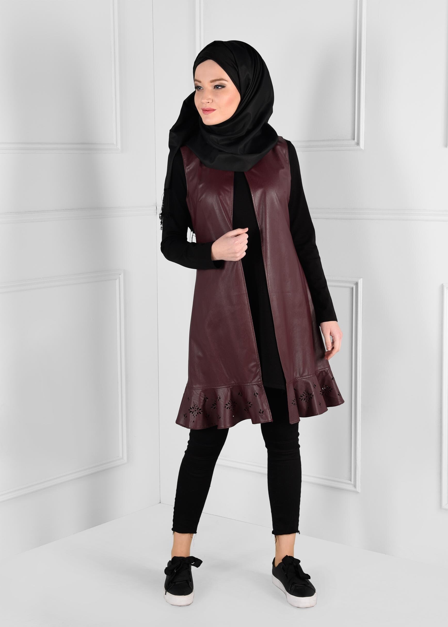 Tesettür giyim BORDO LAZER KESİM VOLANLI DERİ YELEK 4823