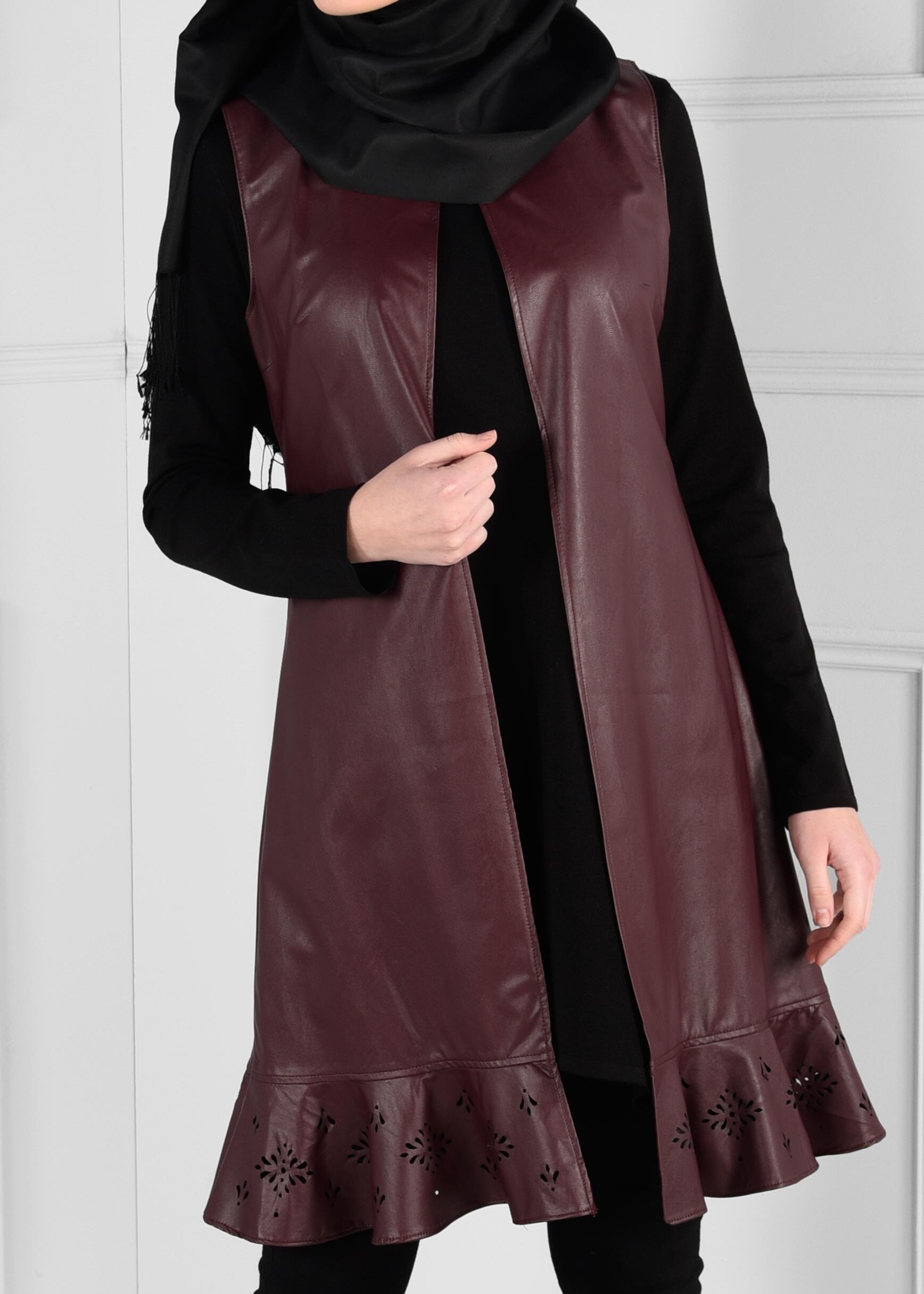 Tesettür giyim BORDO LAZER KESİM VOLANLI DERİ YELEK 4823