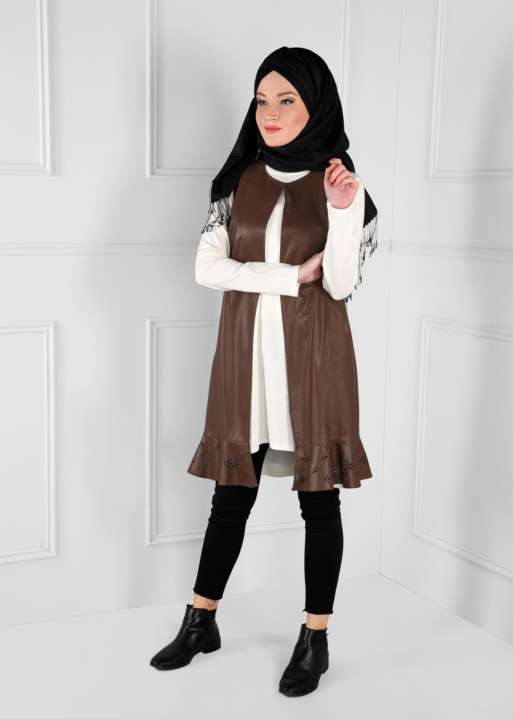 Tesettür giyim KAHVE LAZER KESİM VOLANLI DERİ YELEK 4823