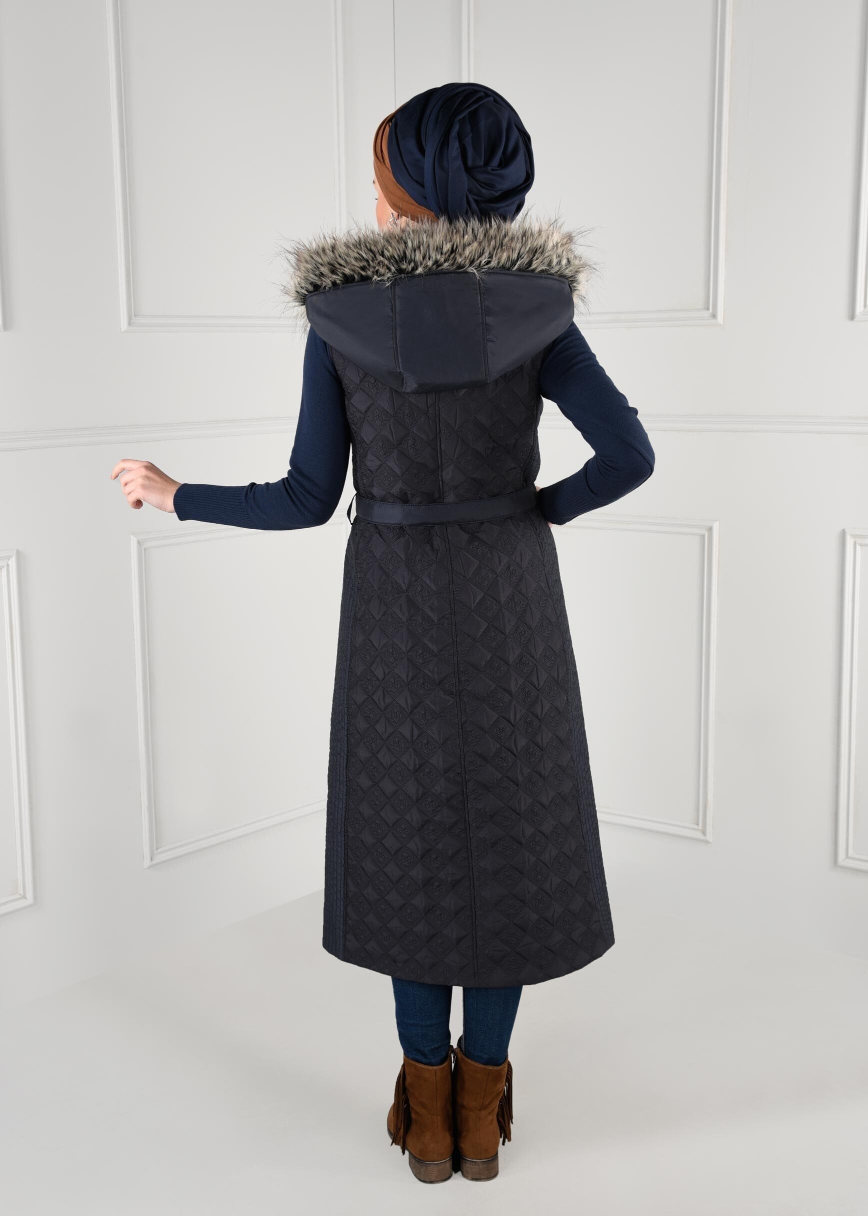 Tesettür giyim LACİVERT KÜRKLÜ KAPÜŞONLU FERMUARLI YELEK 9748