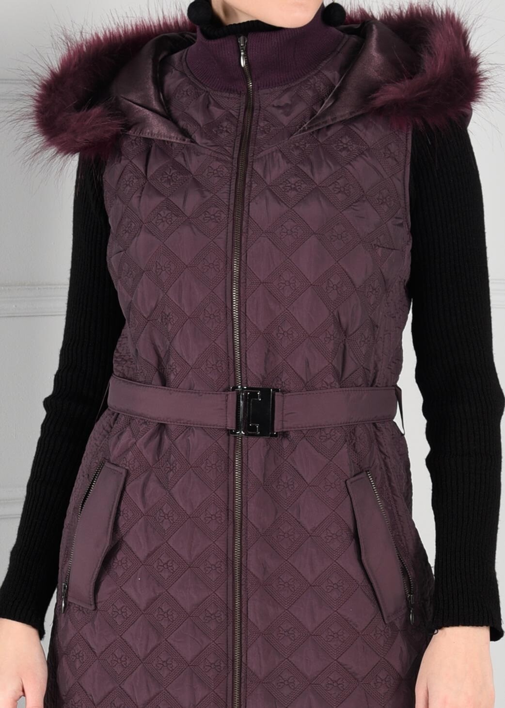 Tesettür giyim MÜRDÜM KÜRKLÜ KAPÜŞONLU FERMUARLI YELEK 9748